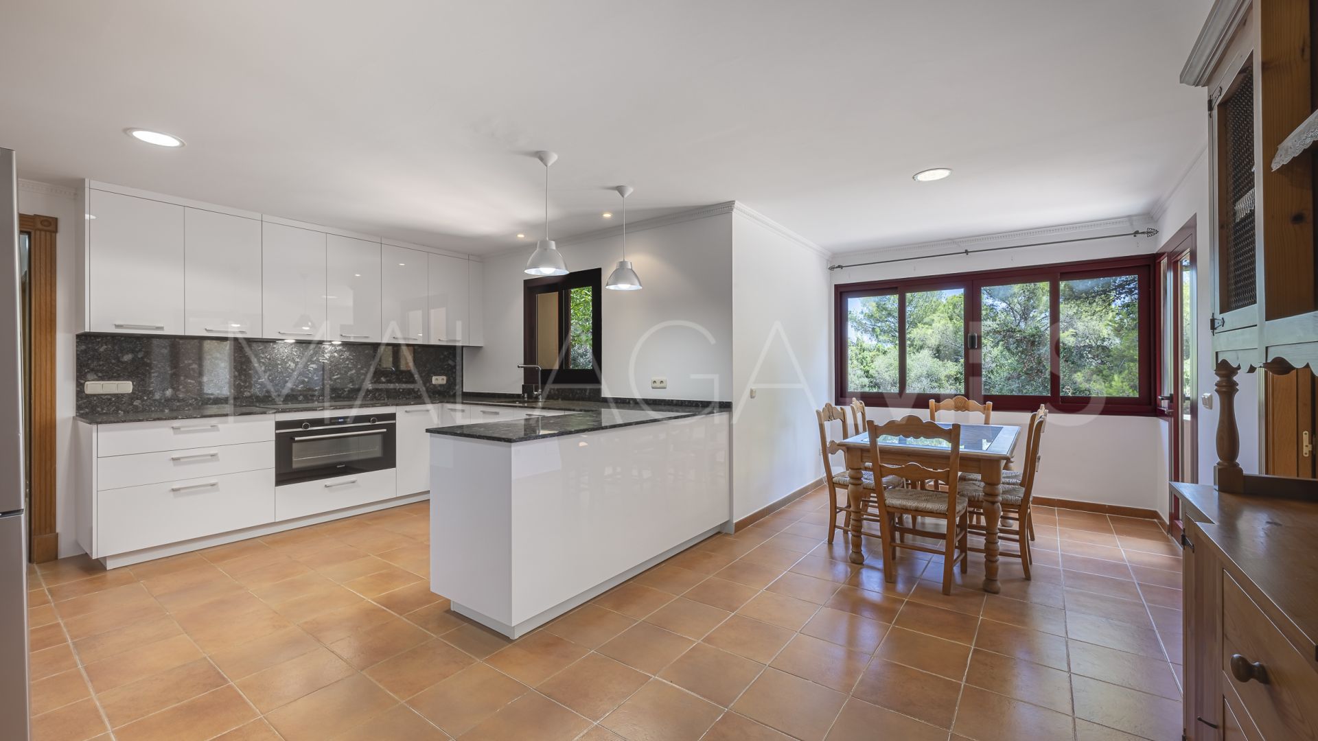 Villa for sale in Altos Reales