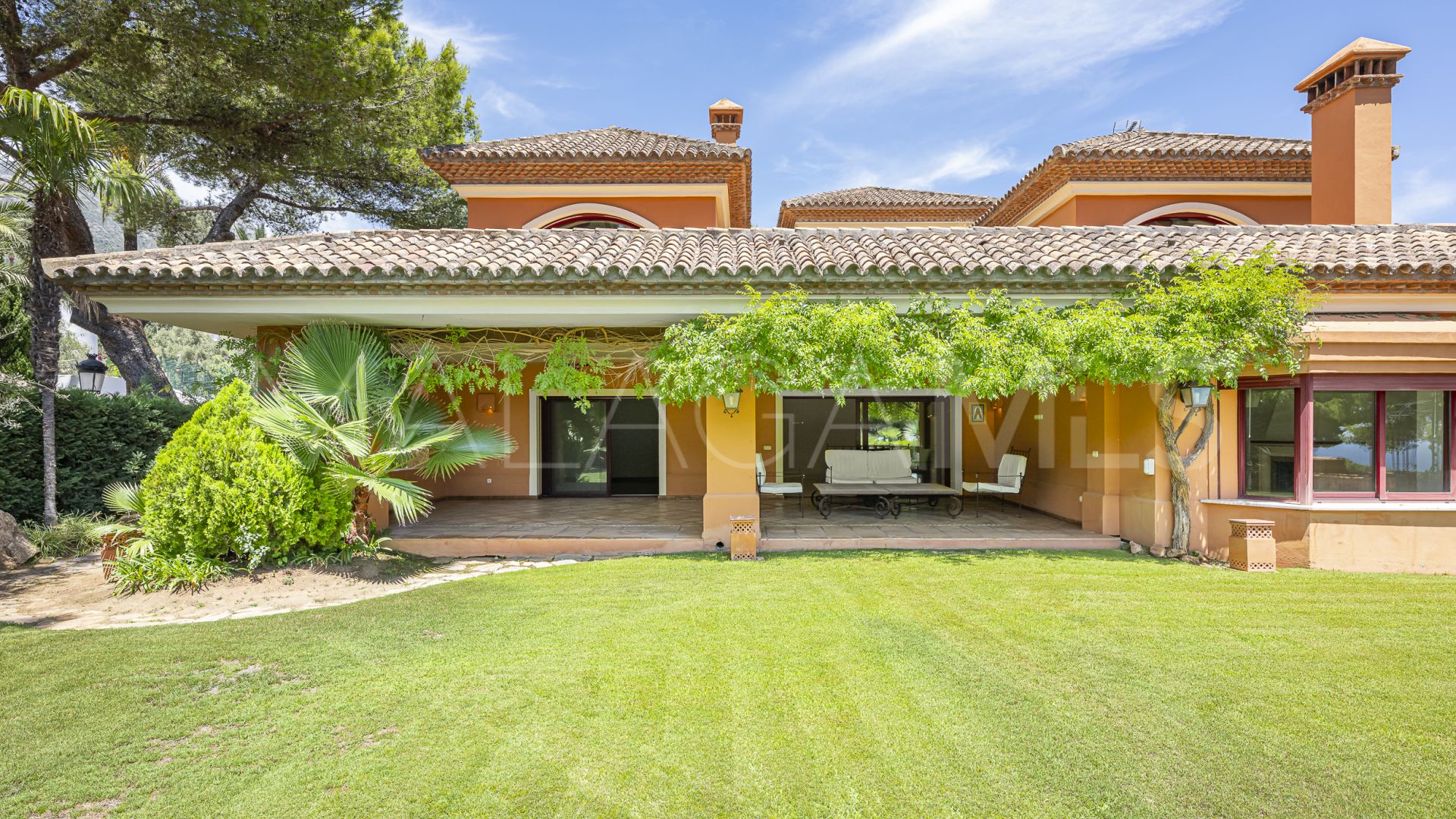 Villa for sale in Altos Reales