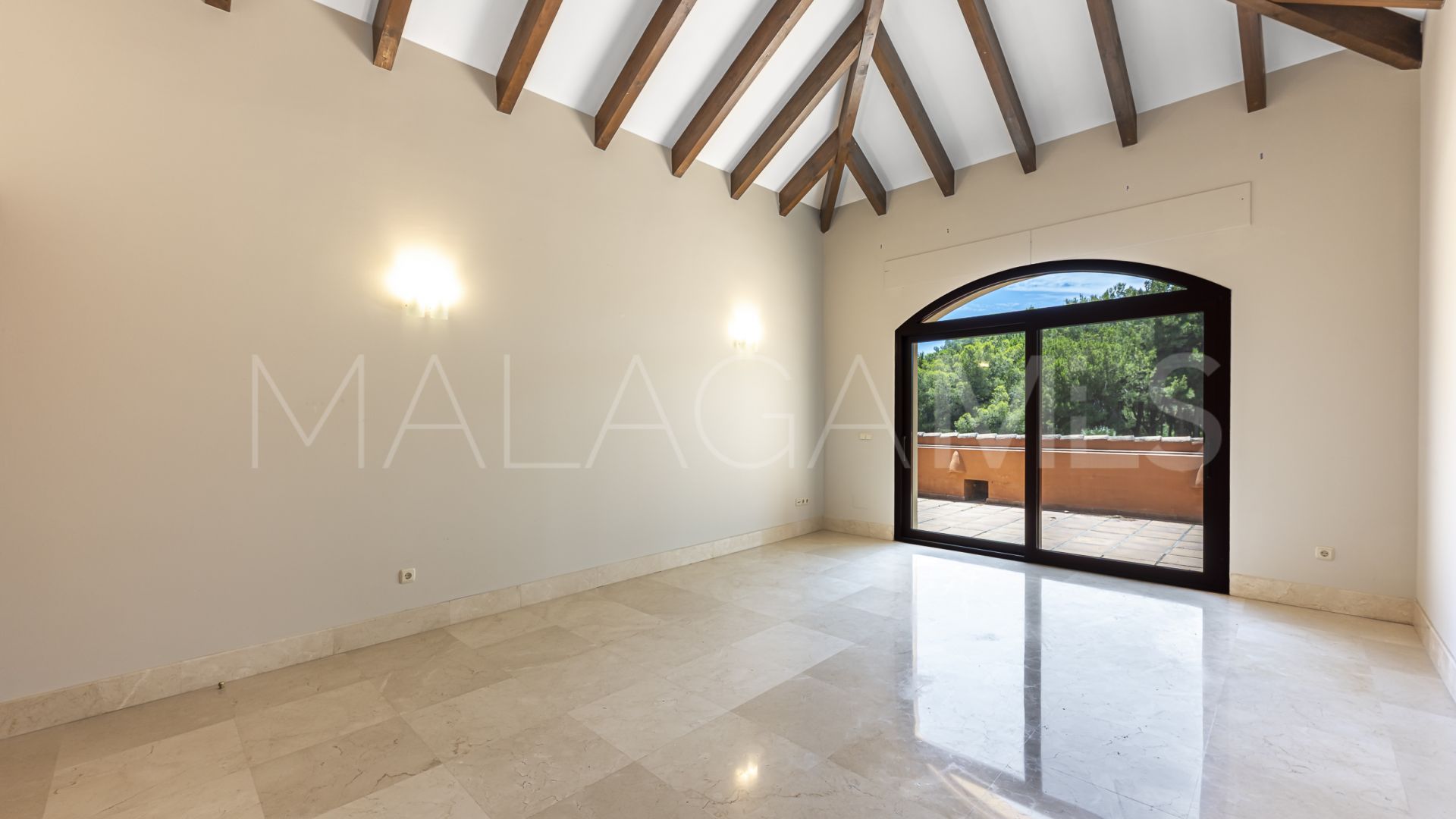 Villa for sale in Altos Reales
