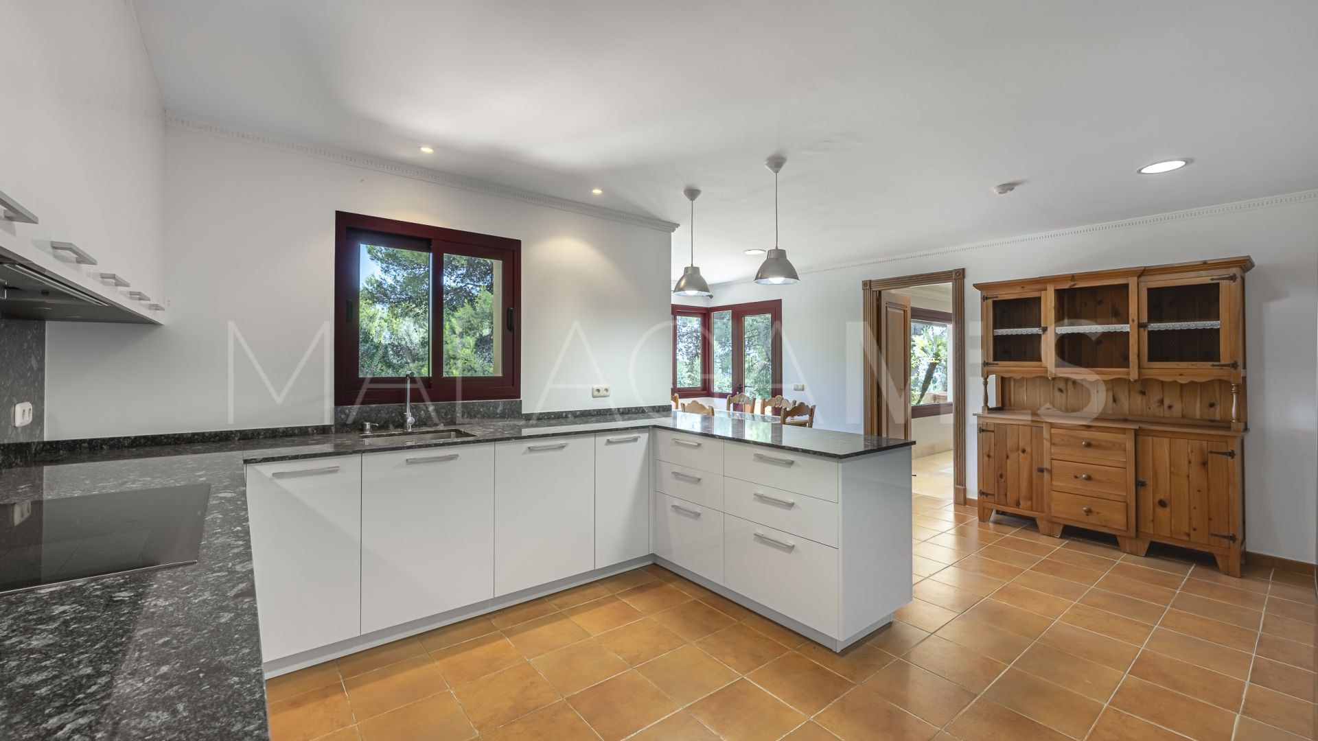 Villa for sale in Altos Reales