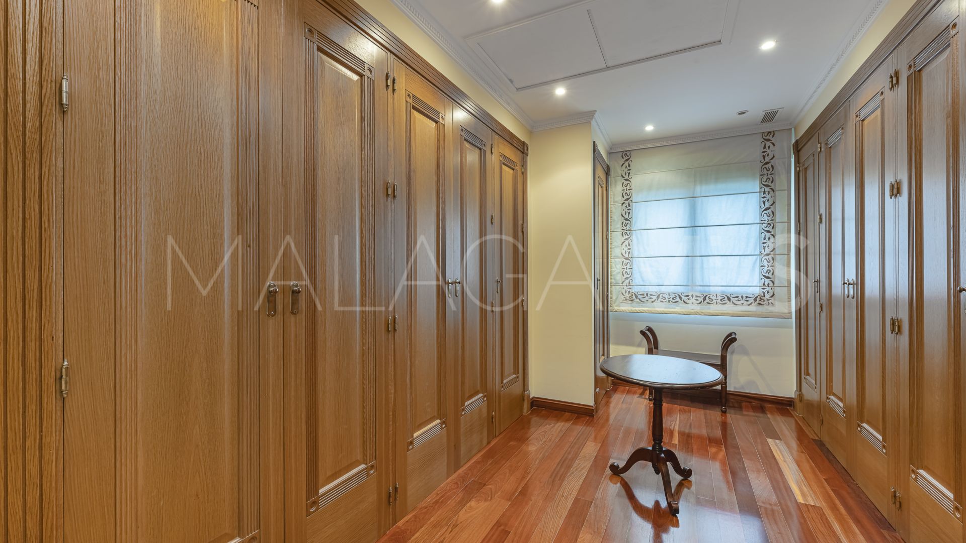 Villa for sale in Altos Reales