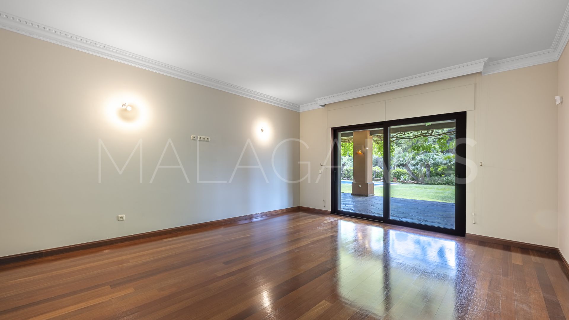 Villa for sale in Altos Reales