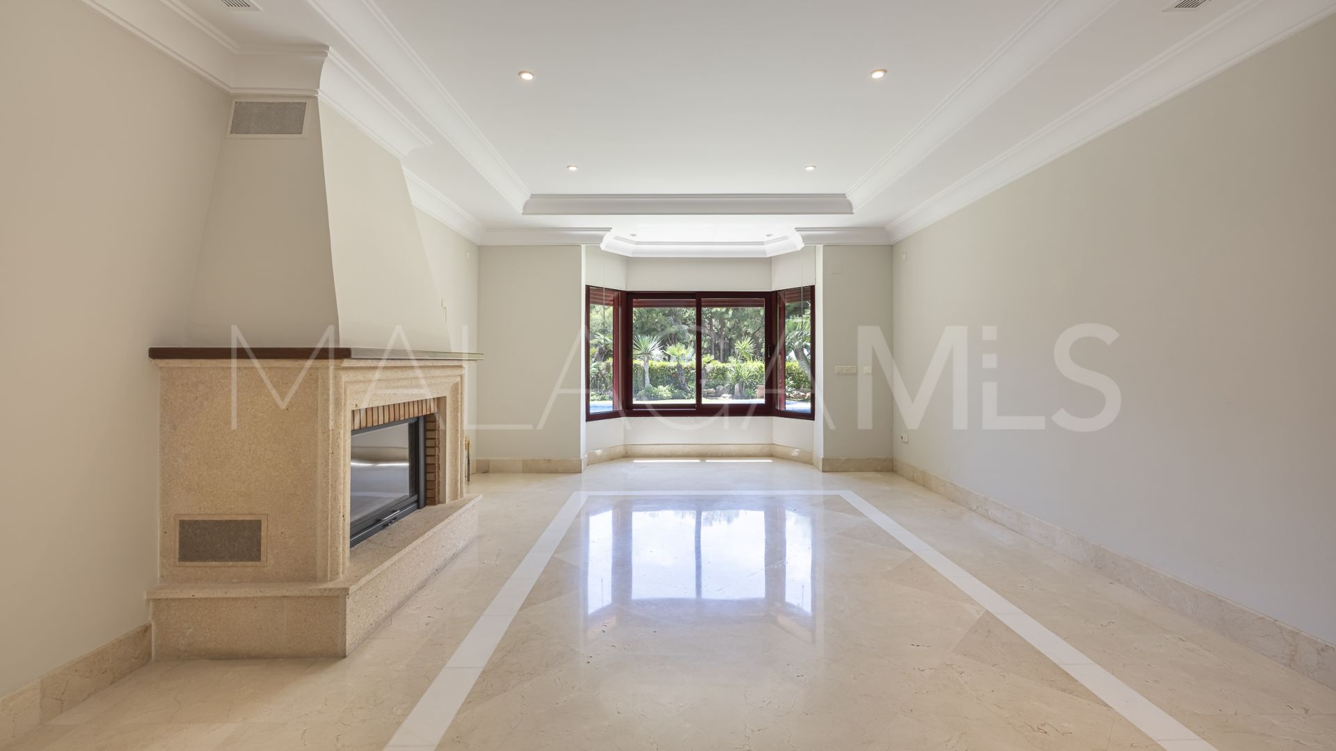 Villa for sale in Altos Reales