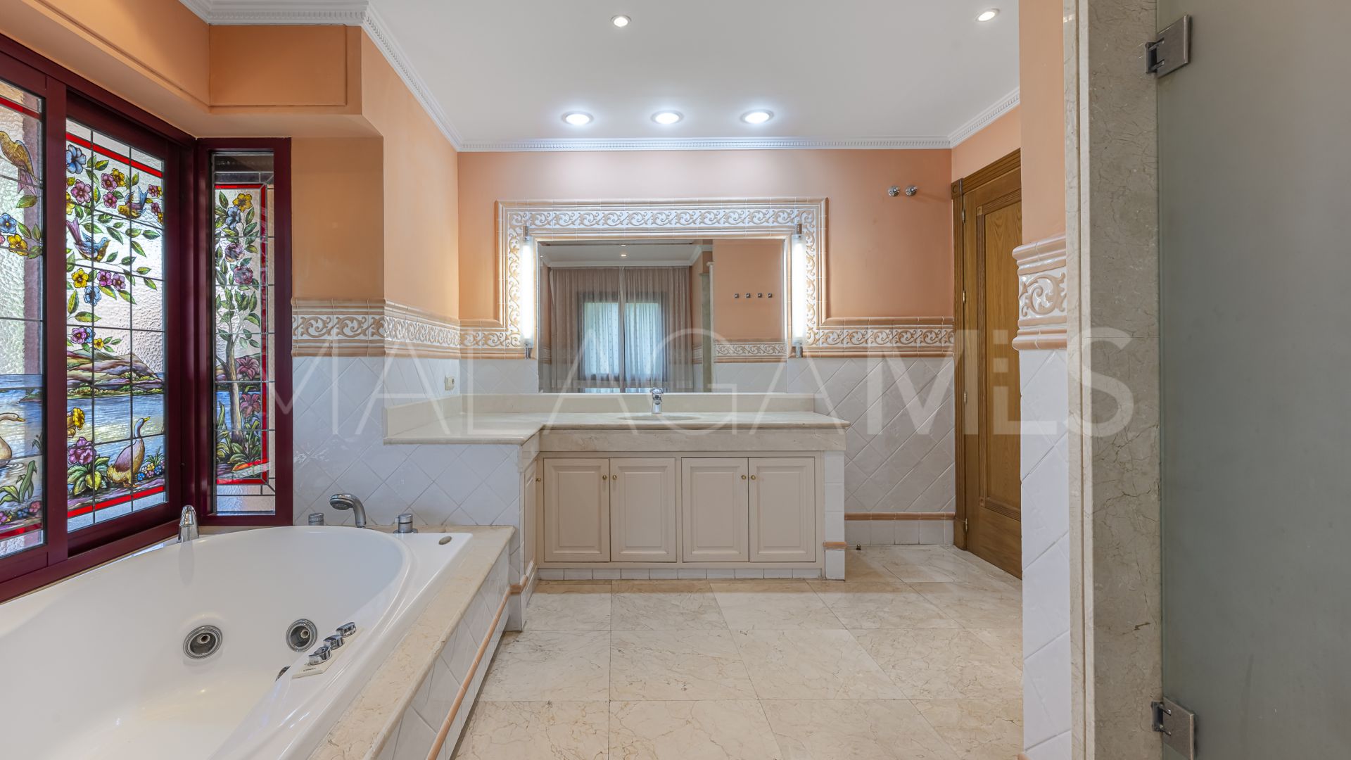 Villa for sale in Altos Reales