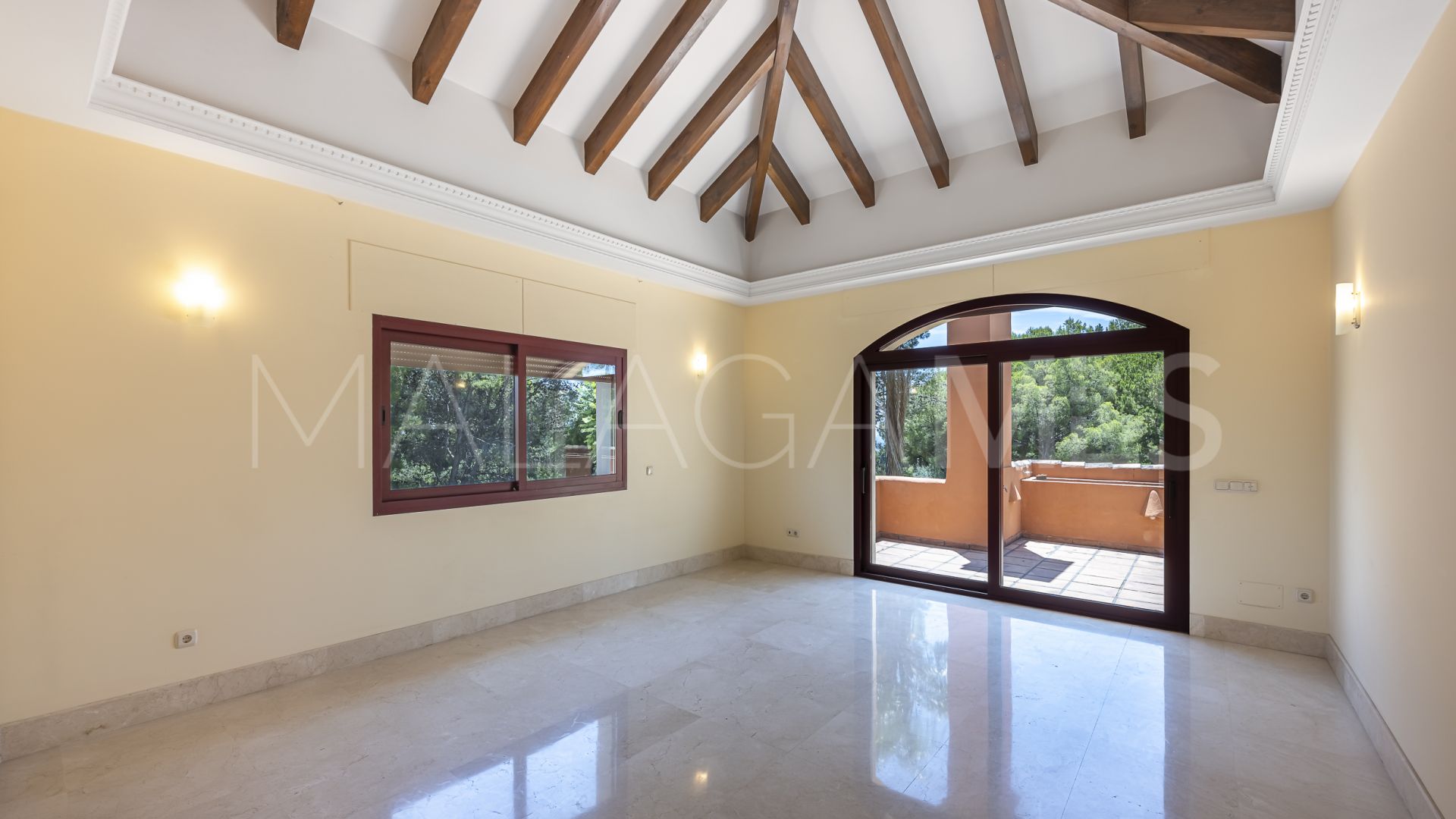 Villa for sale in Altos Reales