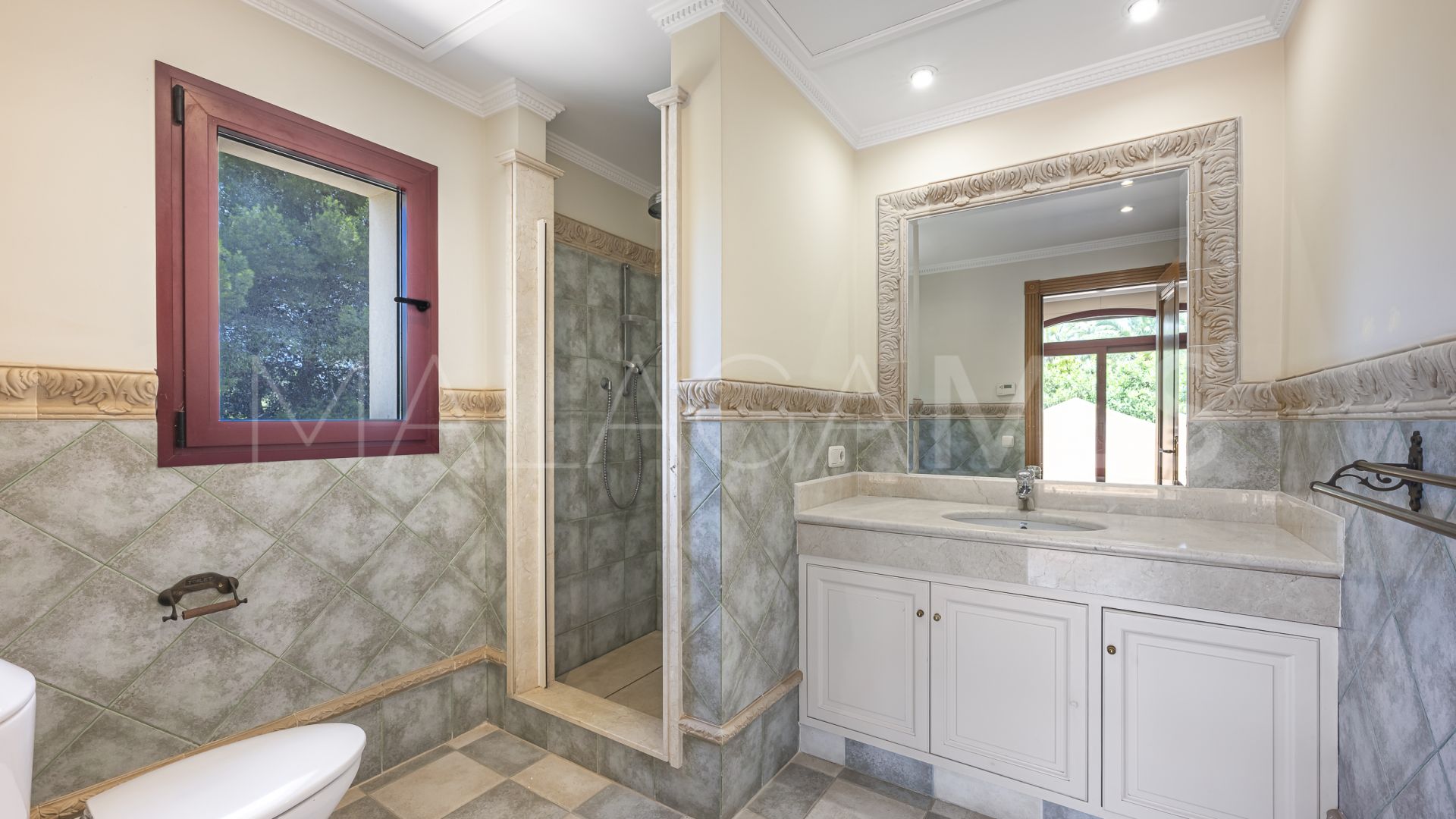 Villa for sale in Altos Reales