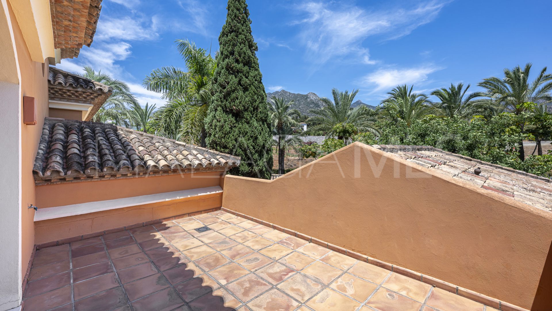 Villa for sale in Altos Reales