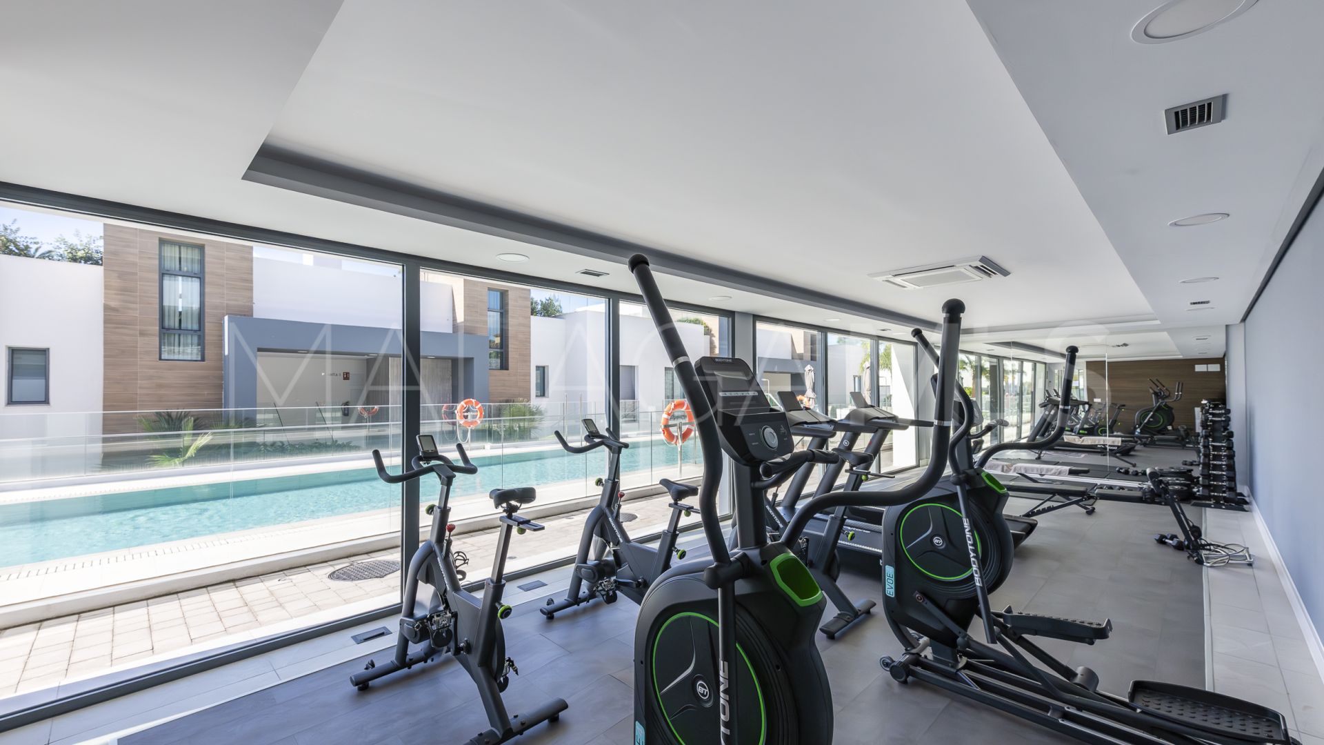 Ground floor duplex for sale in Marbella East with 3 bedrooms