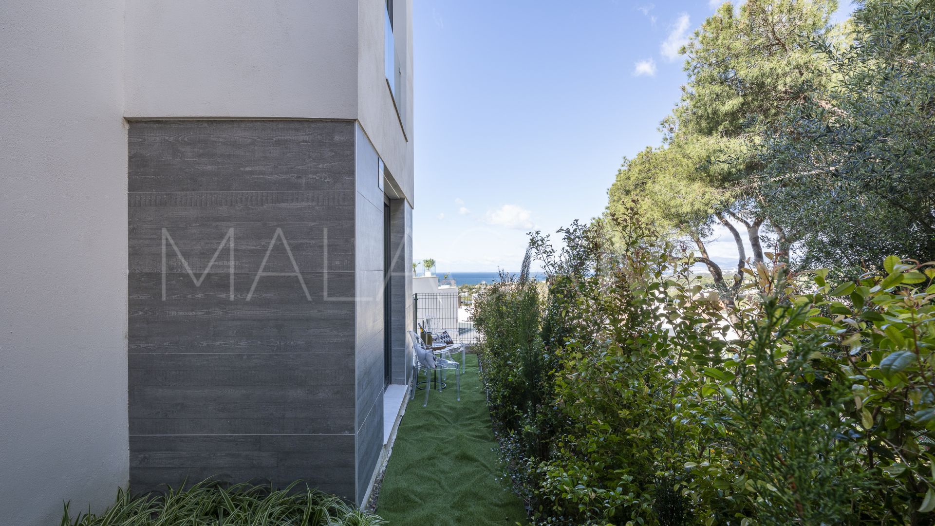 Ground floor duplex for sale in Marbella East with 3 bedrooms