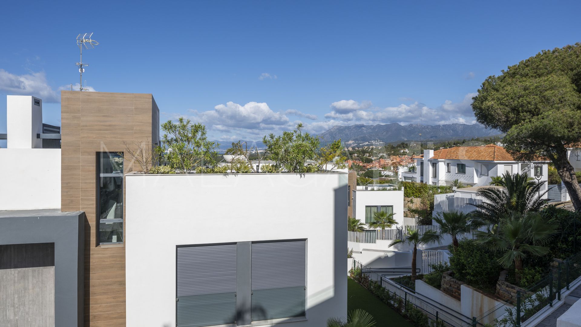 Ground floor duplex for sale in Marbella East with 3 bedrooms