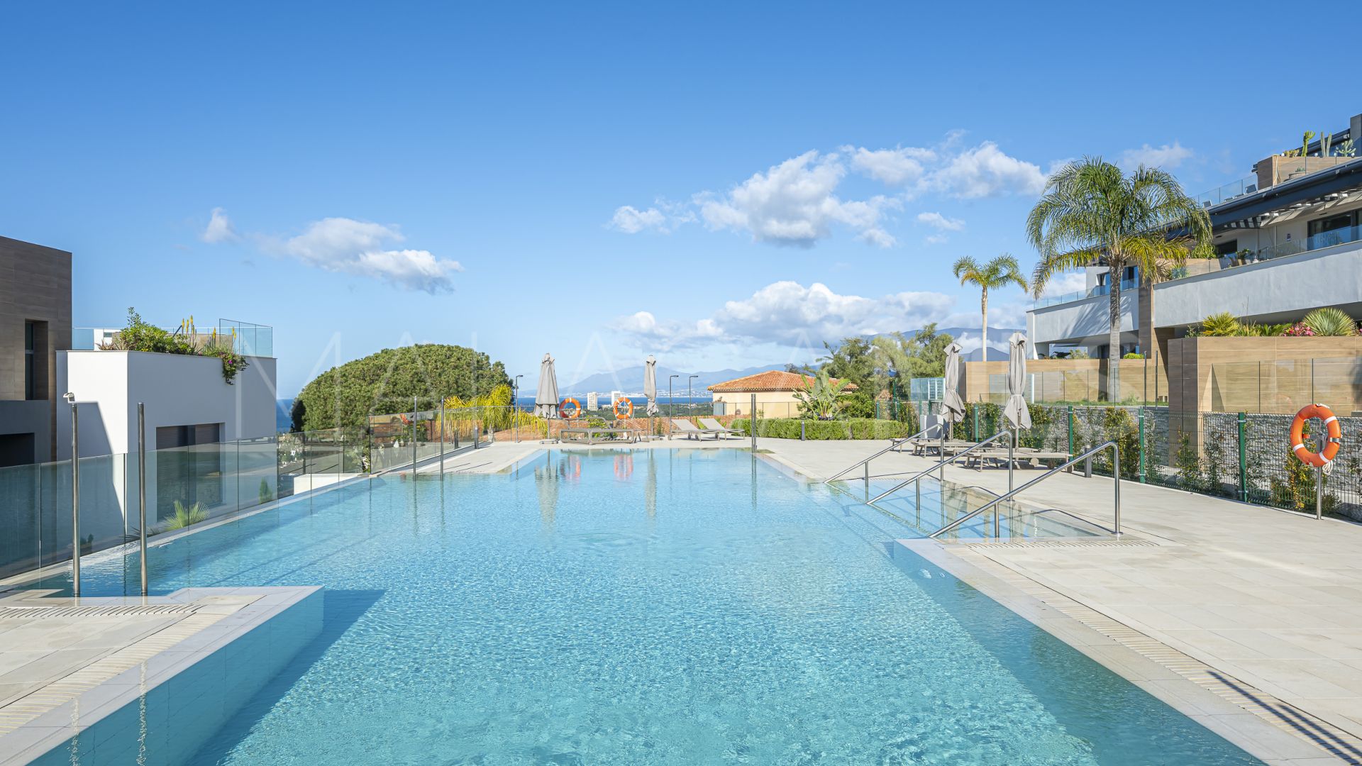 Ground floor duplex for sale in Marbella East with 3 bedrooms