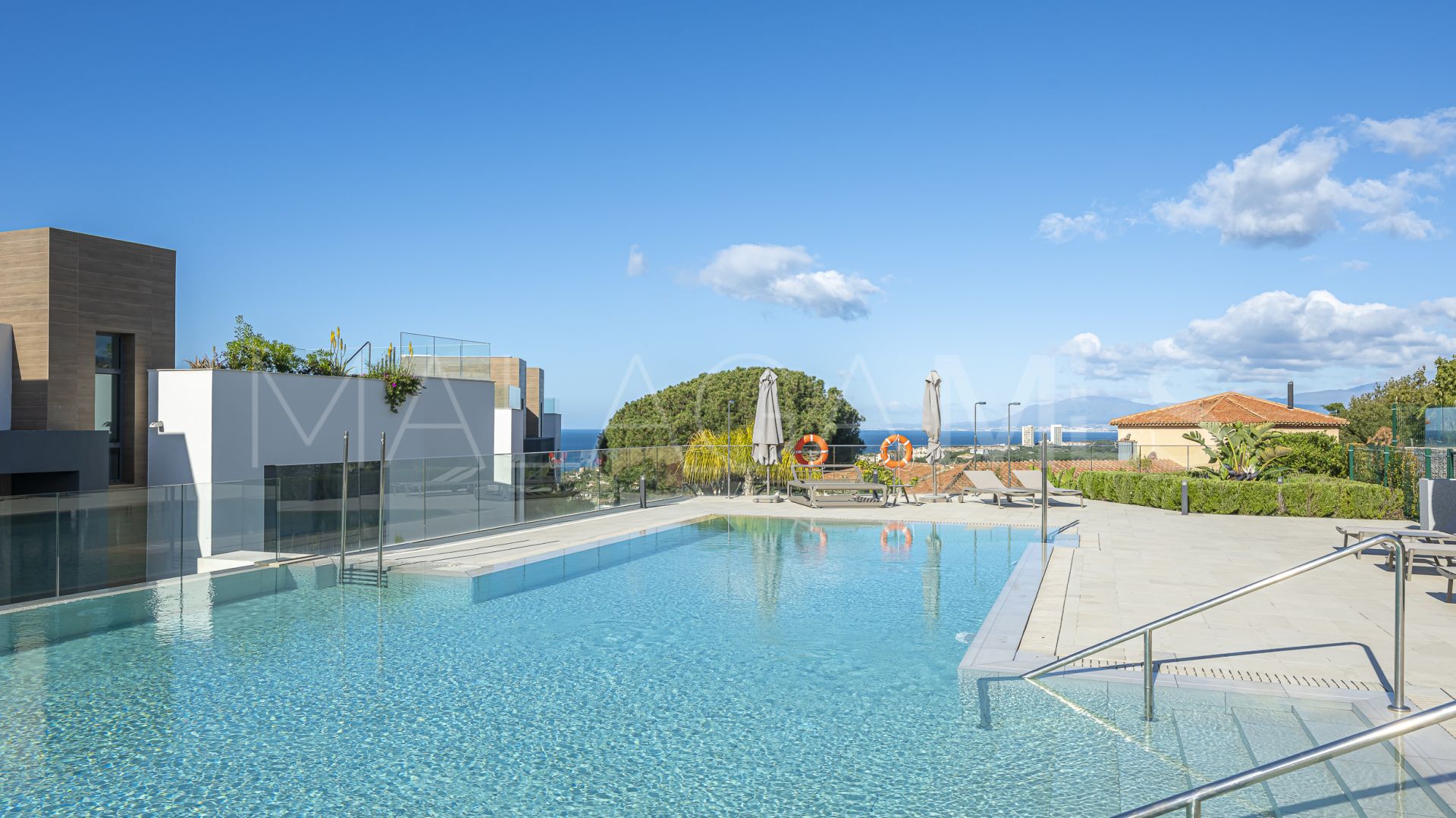 Ground floor duplex for sale in Marbella East with 3 bedrooms