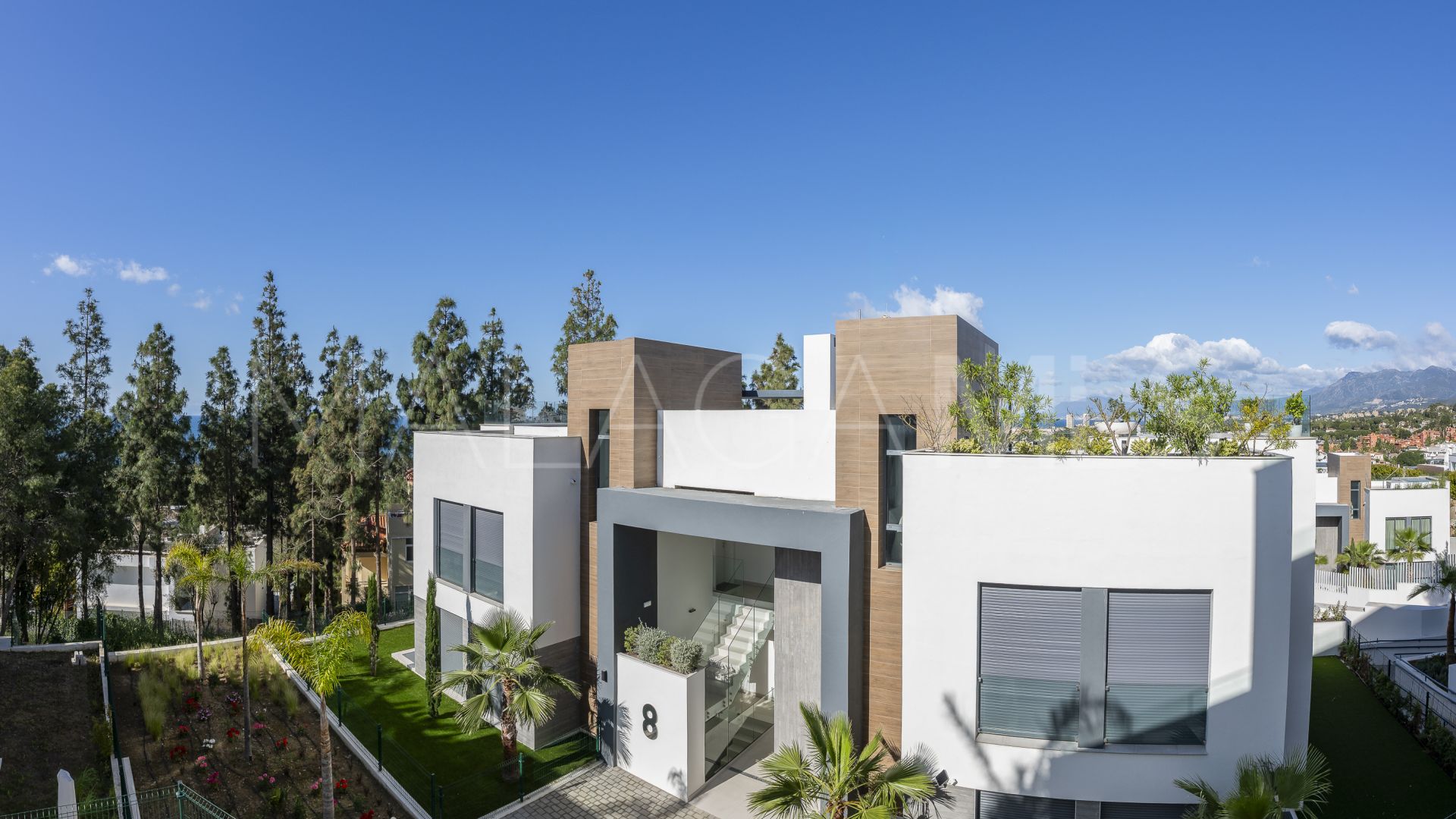 Ground floor duplex for sale in Marbella East with 3 bedrooms