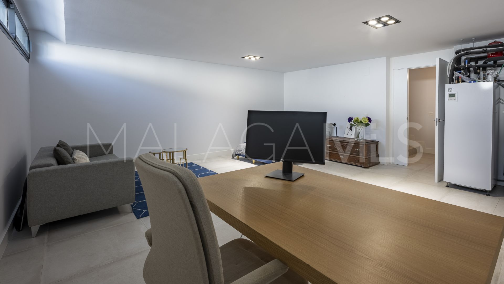 Ground floor duplex for sale in Marbella East with 3 bedrooms