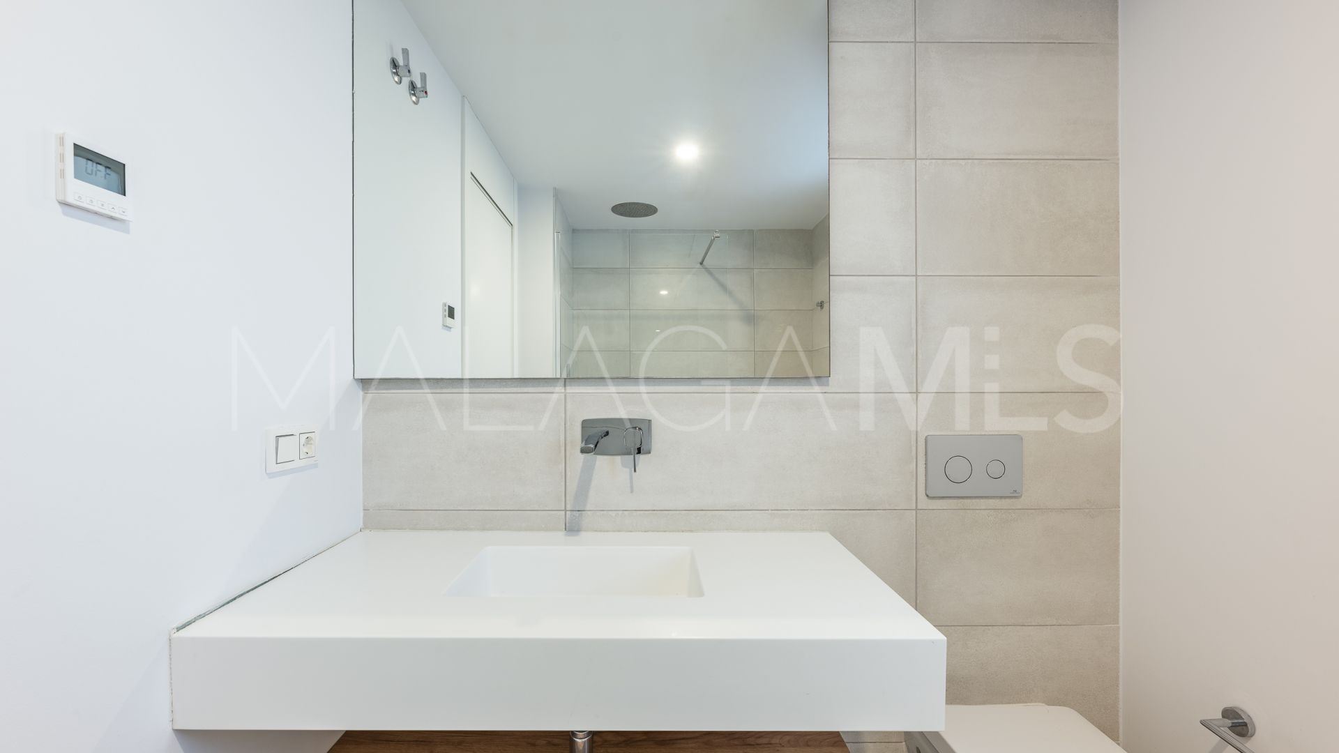 Ground floor duplex for sale in Marbella East with 3 bedrooms