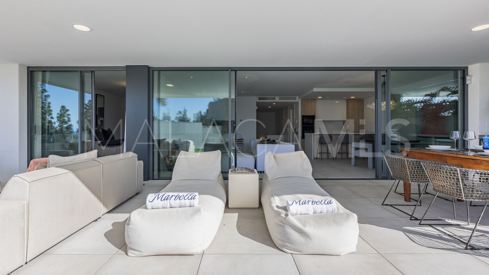 Ground floor duplex for sale in Marbella East with 3 bedrooms