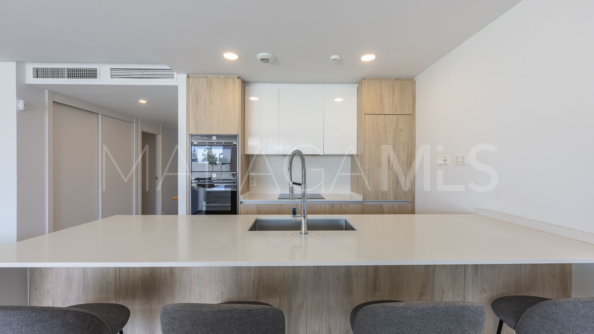 Ground floor duplex for sale in Marbella East with 3 bedrooms