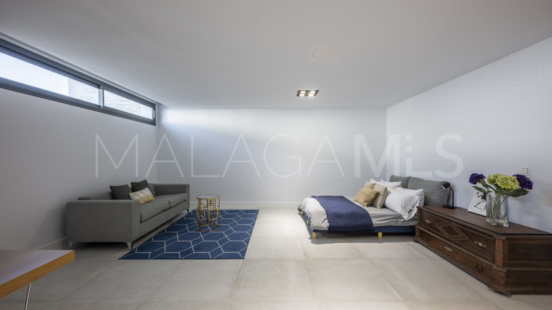 Ground floor duplex for sale in Marbella East with 3 bedrooms