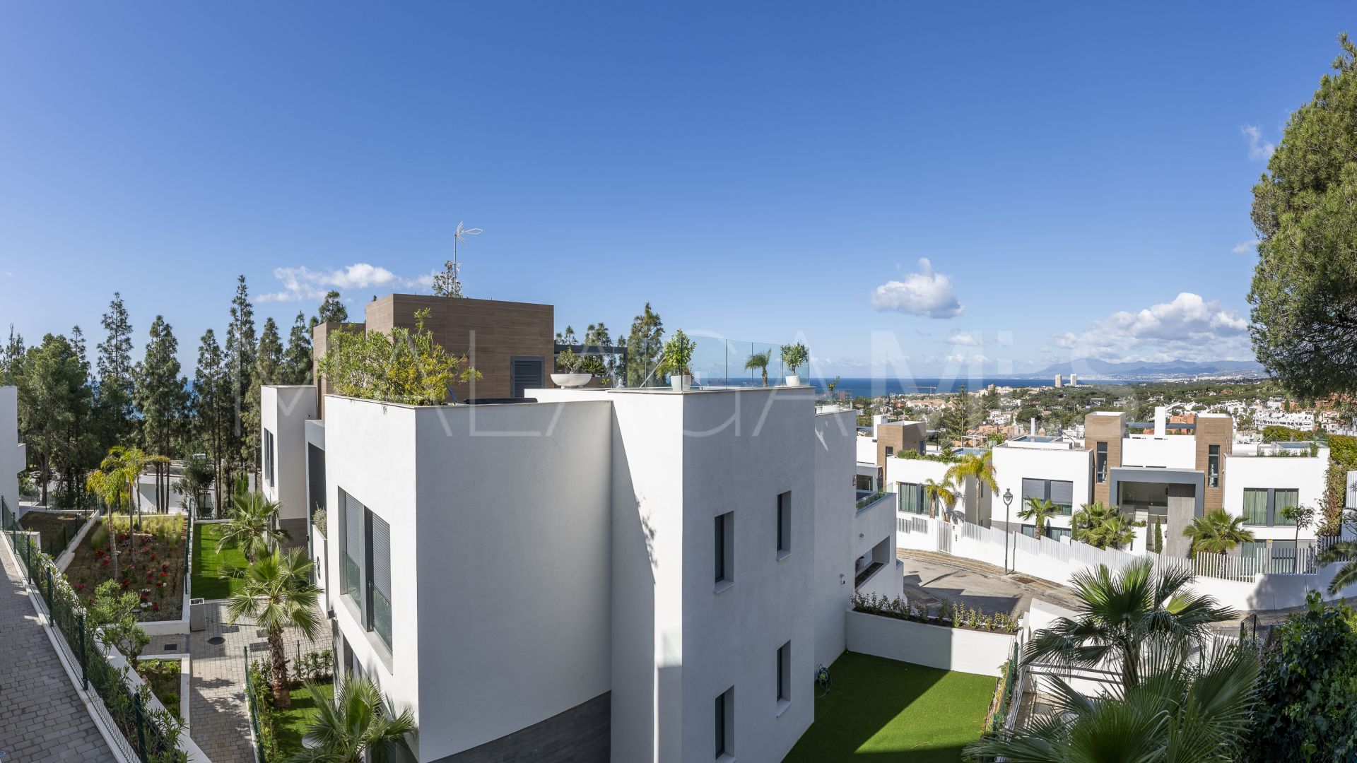 Ground floor duplex for sale in Marbella East with 3 bedrooms