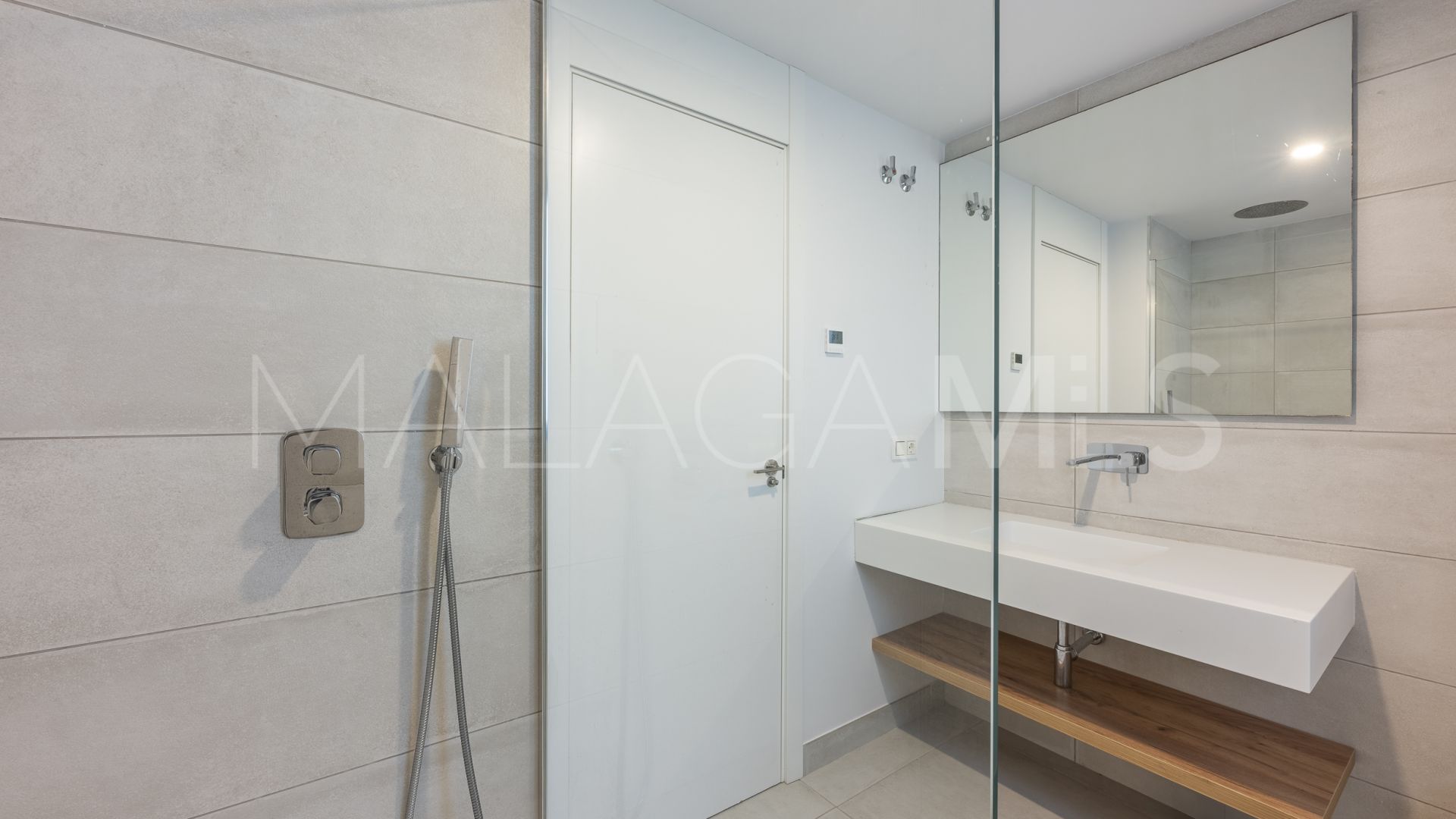 Ground floor duplex for sale in Marbella East with 3 bedrooms