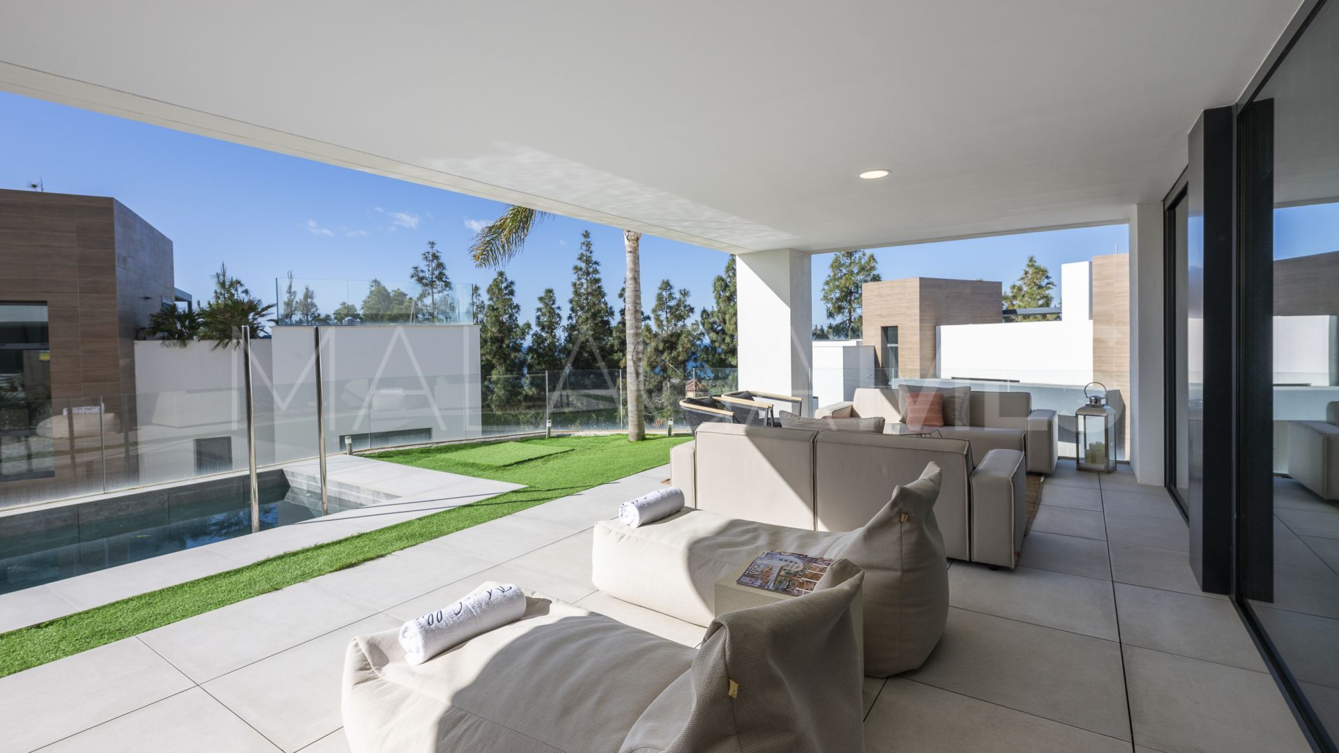 Ground floor duplex for sale in Marbella East with 3 bedrooms