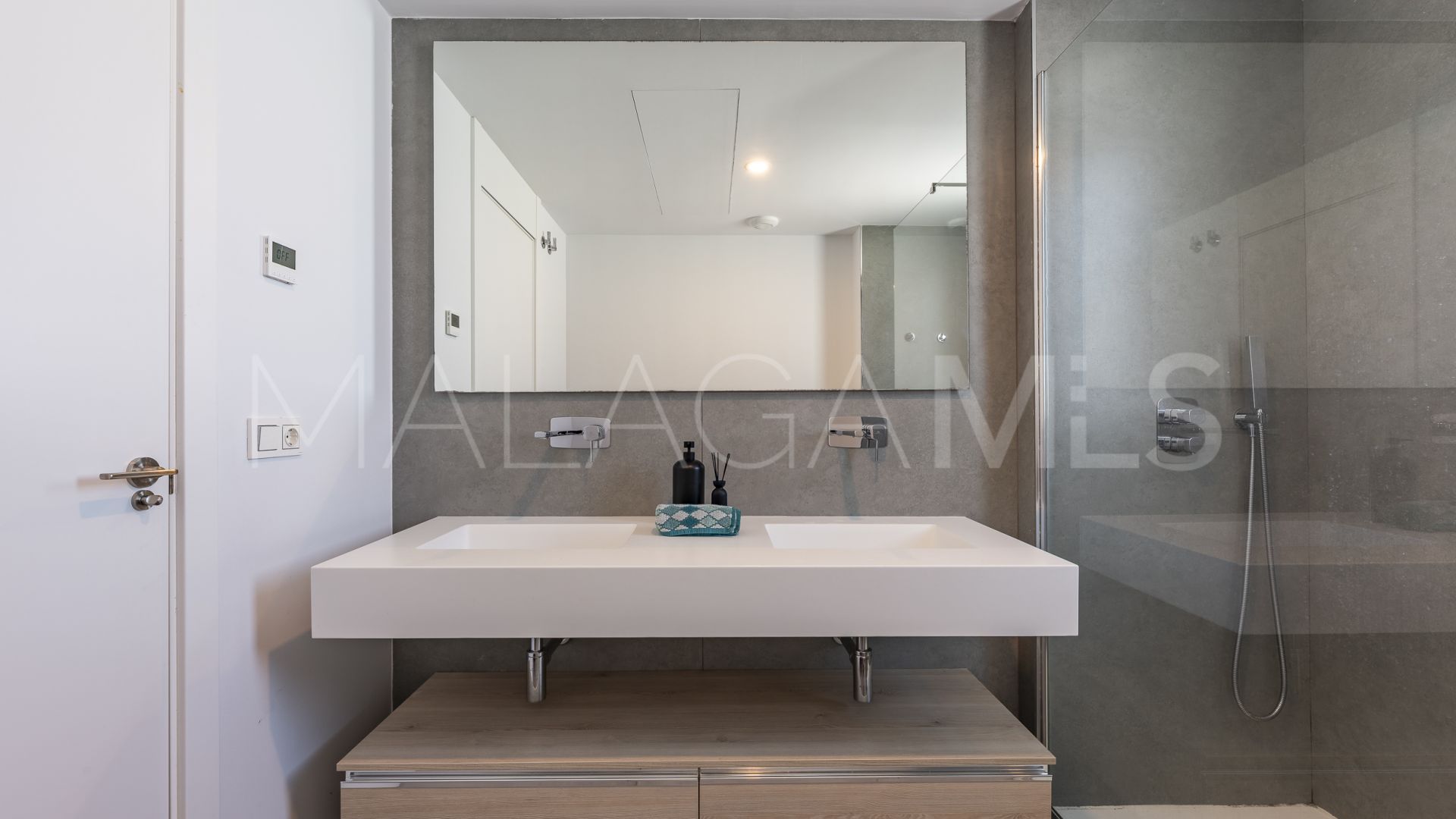 Ground floor duplex for sale in Marbella East with 3 bedrooms