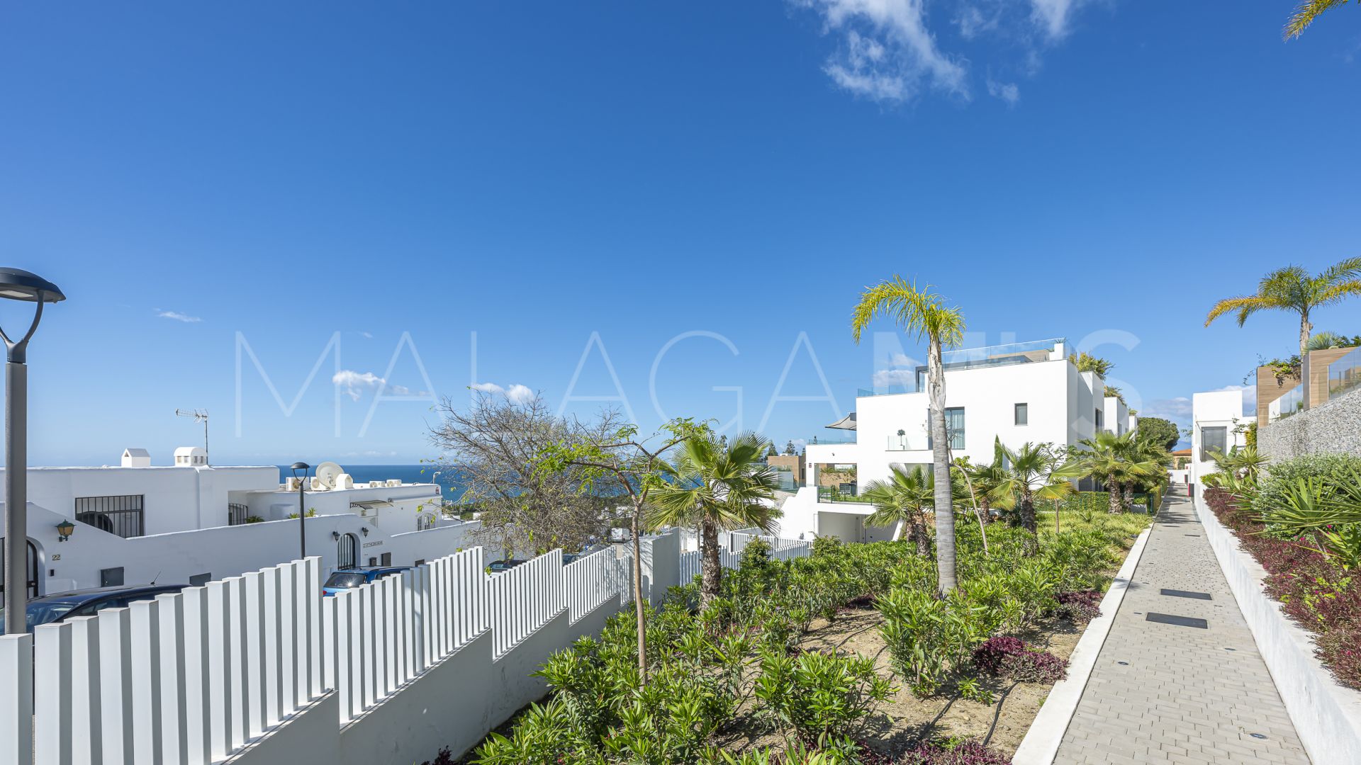 Ground floor duplex for sale in Marbella East with 3 bedrooms