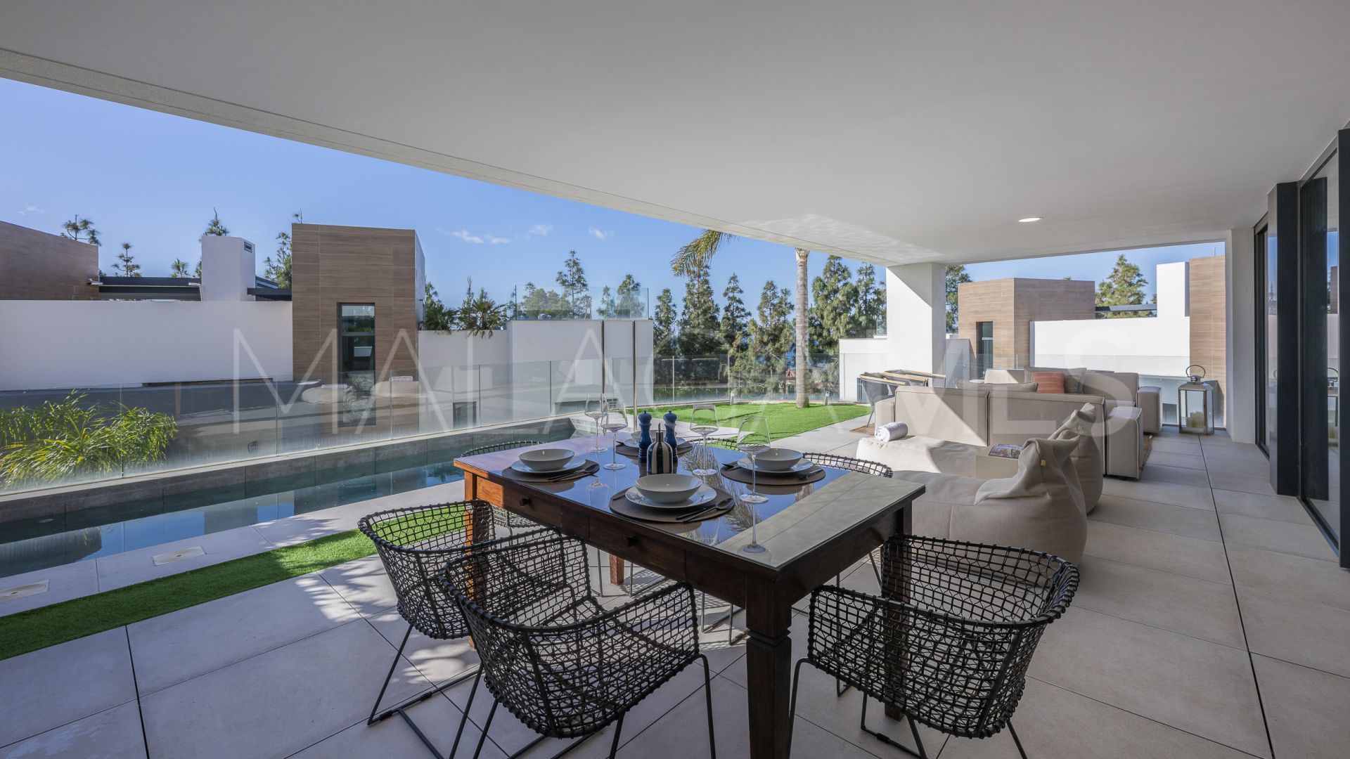 Ground floor duplex for sale in Marbella East with 3 bedrooms