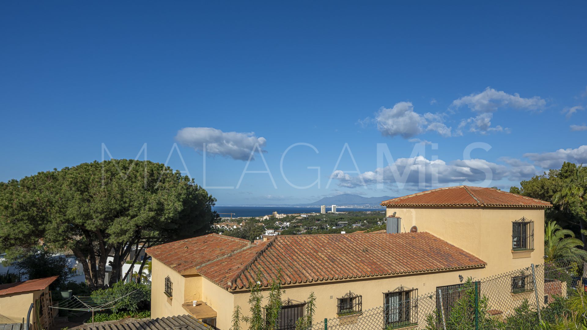 Ground floor duplex for sale in Marbella East with 3 bedrooms