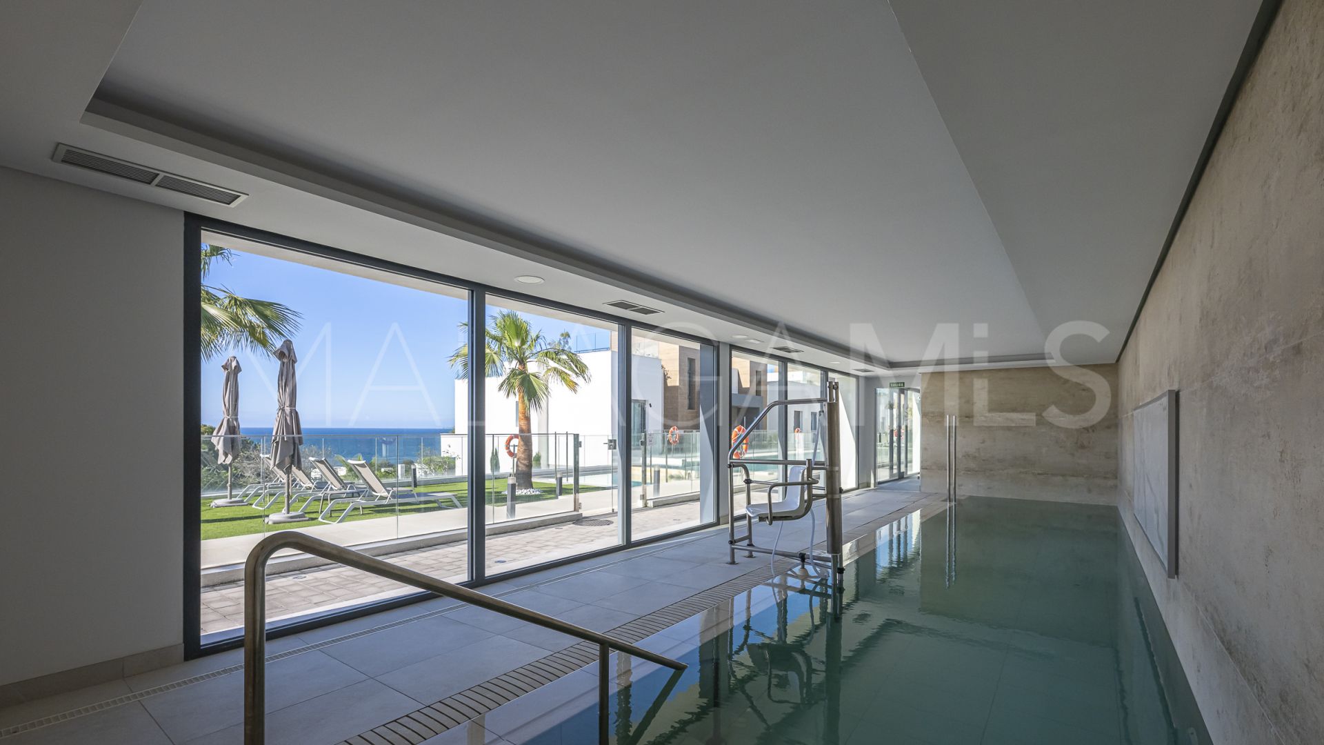 Ground floor duplex for sale in Marbella East with 3 bedrooms