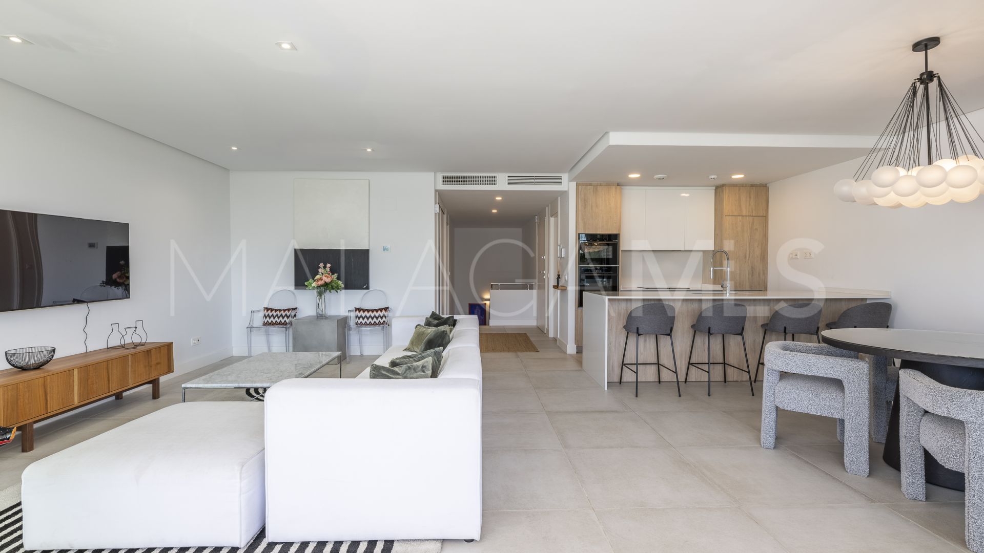 Ground floor duplex for sale in Marbella East with 3 bedrooms