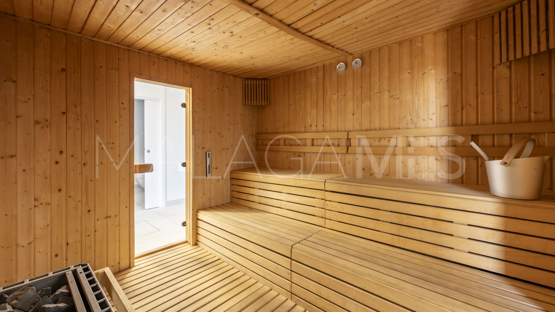 Ground floor duplex for sale in Marbella East with 3 bedrooms