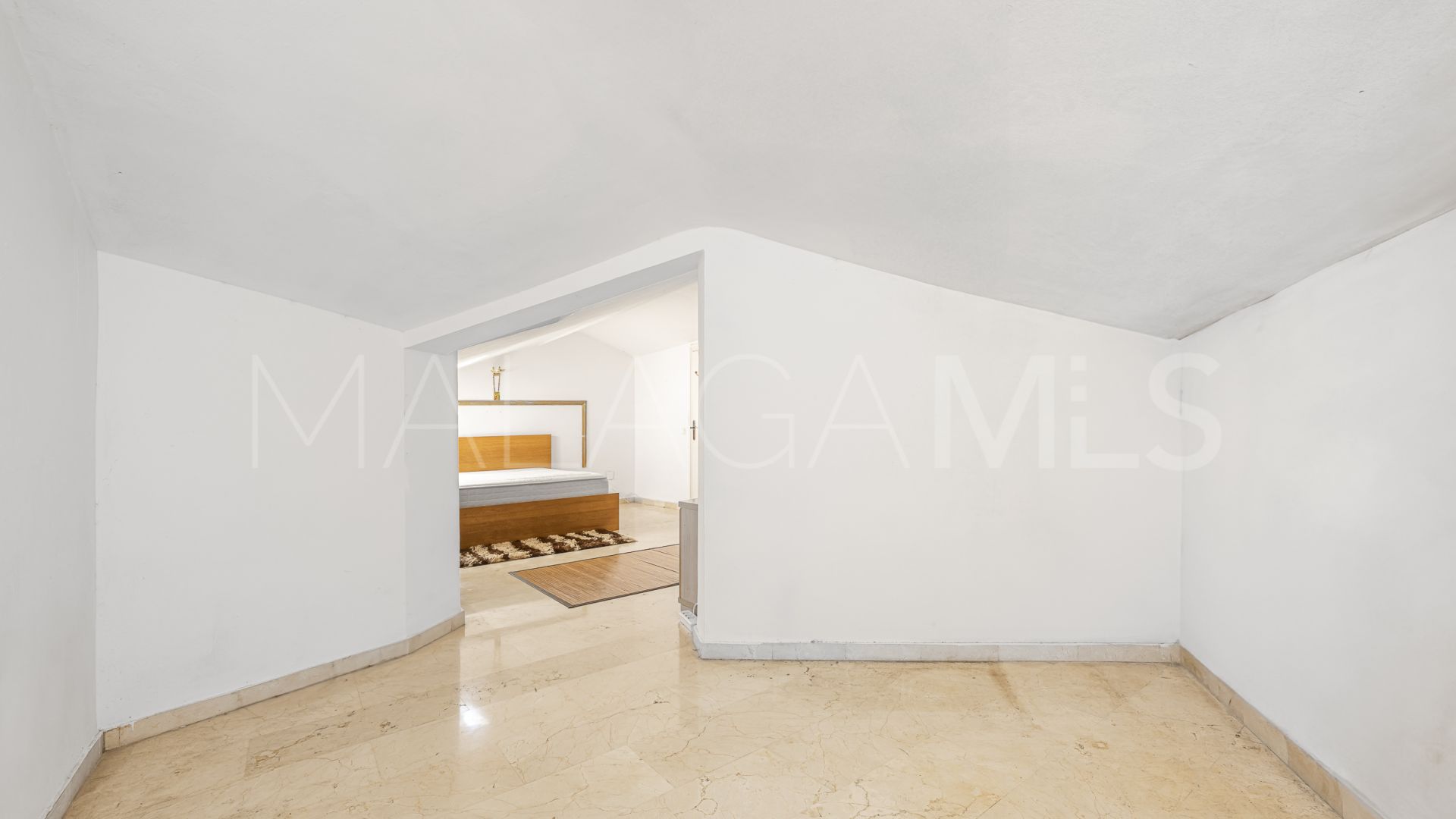Marbella Este, apartamento a la venta