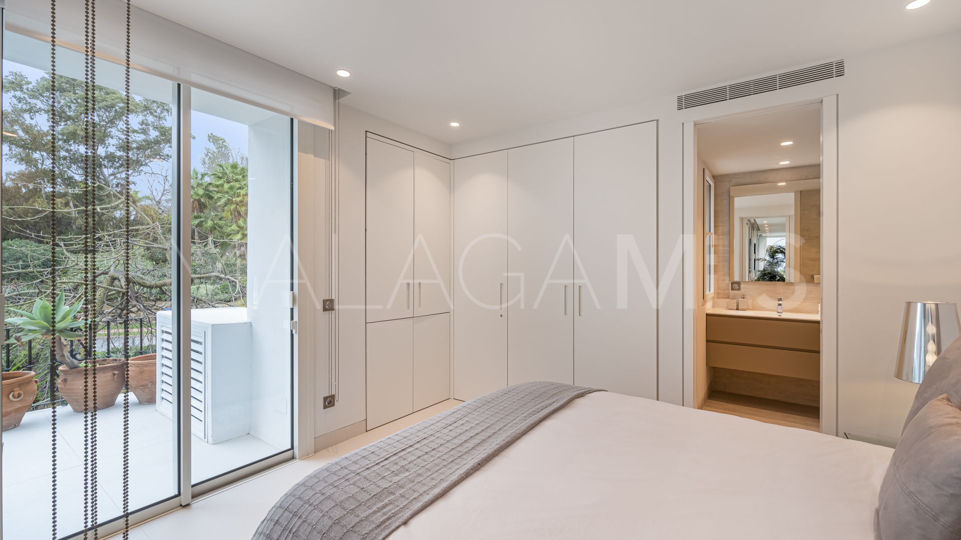 Marina Puente Romano 3 bedrooms apartment for sale