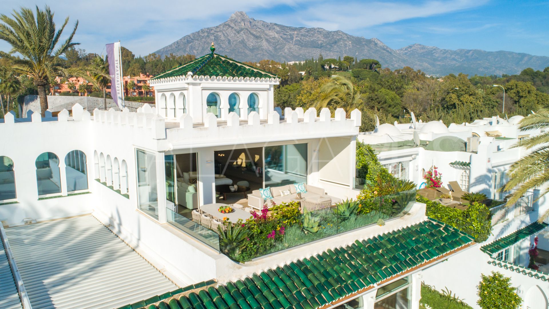 Penthouse with 3 bedrooms for sale in El Oasis Club