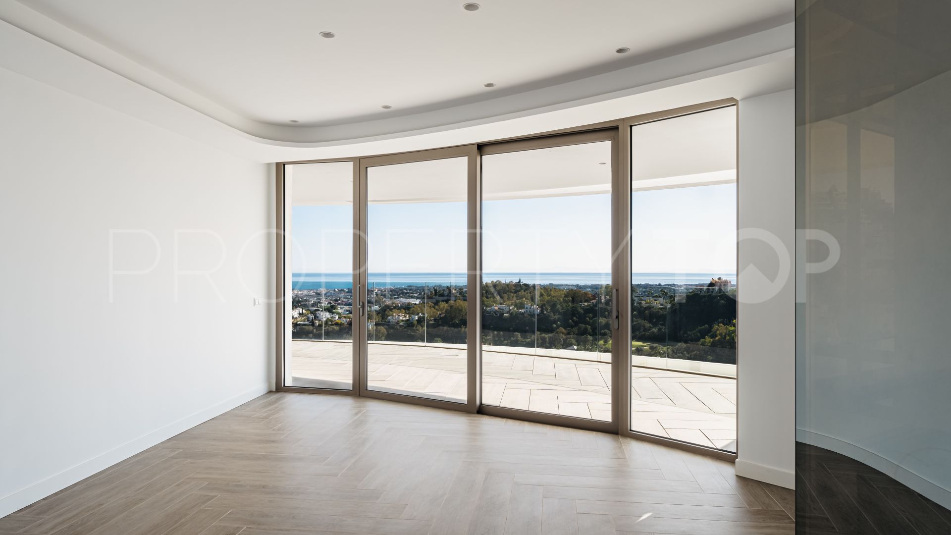 3 bedrooms penthouse for sale in The View Marbella