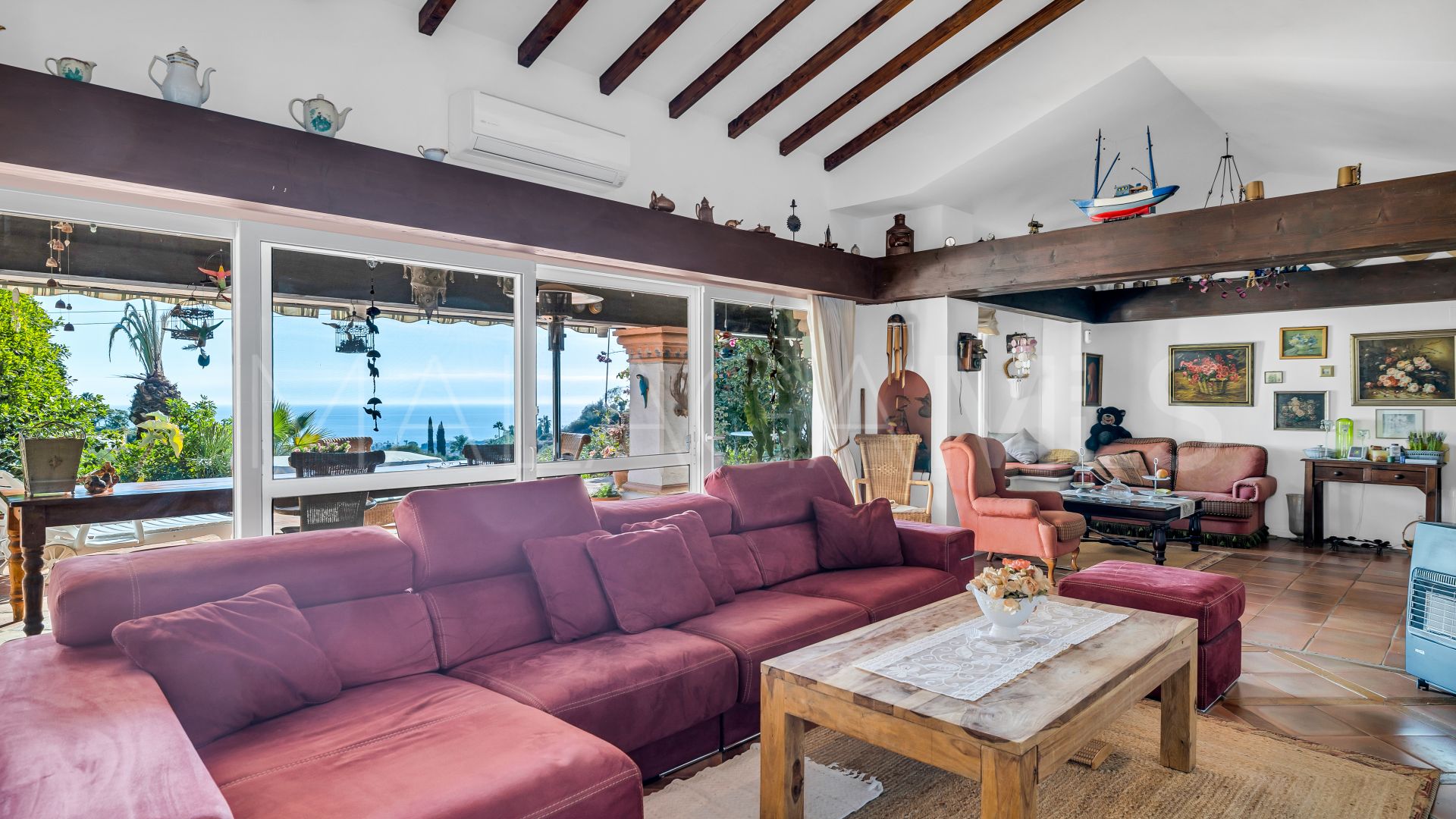 Estepona, villa a la venta de 5 bedrooms