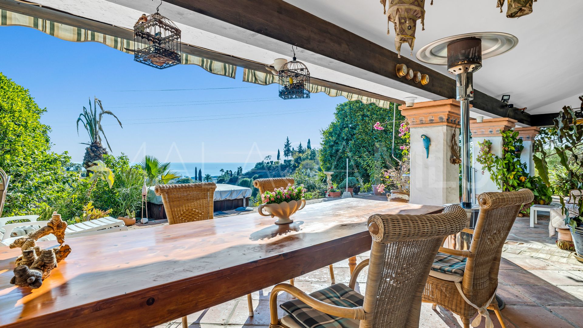 Estepona, villa a la venta de 5 bedrooms