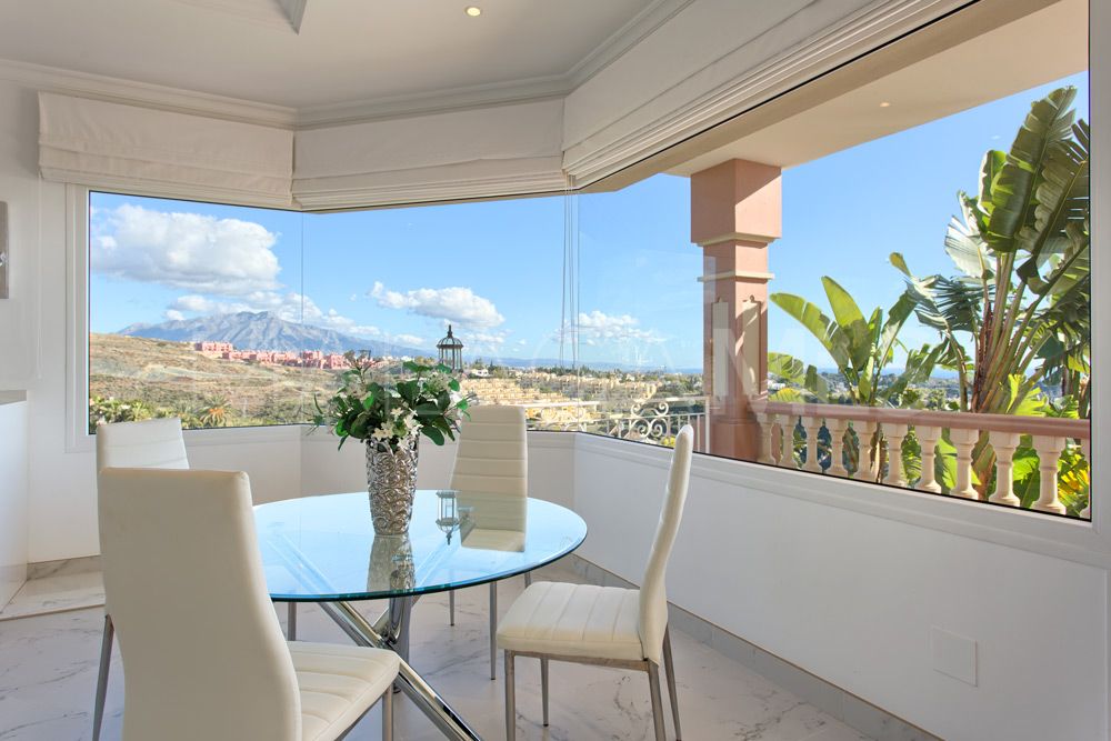 Villa for sale in Benahavis