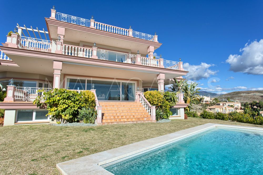 Villa for sale in Benahavis