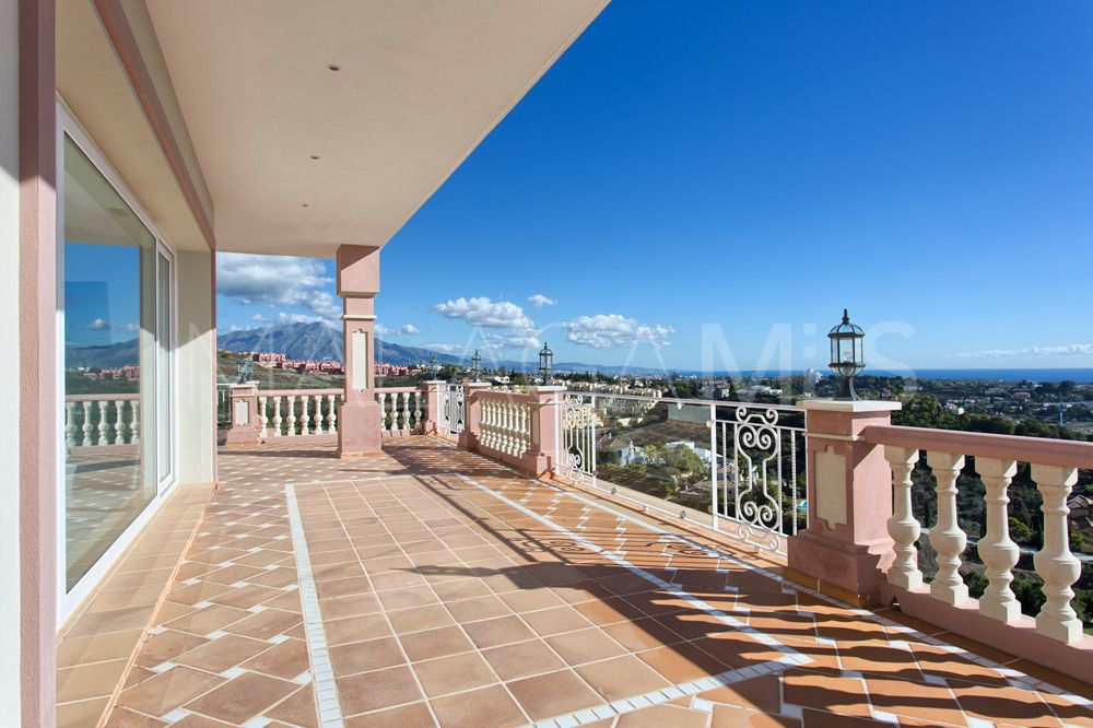 Villa for sale in Benahavis