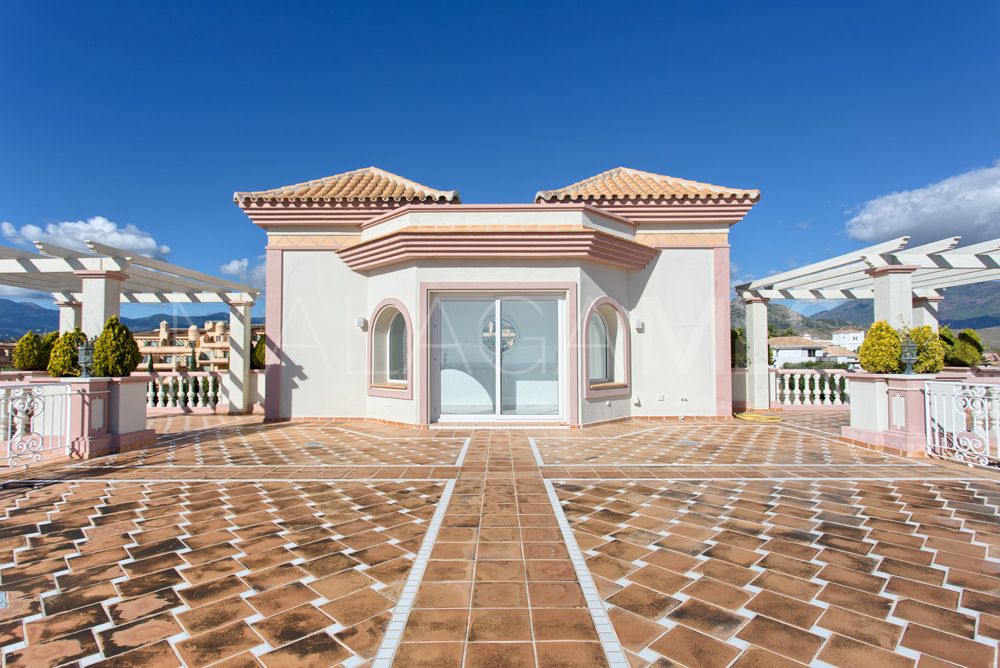 Villa for sale in Benahavis