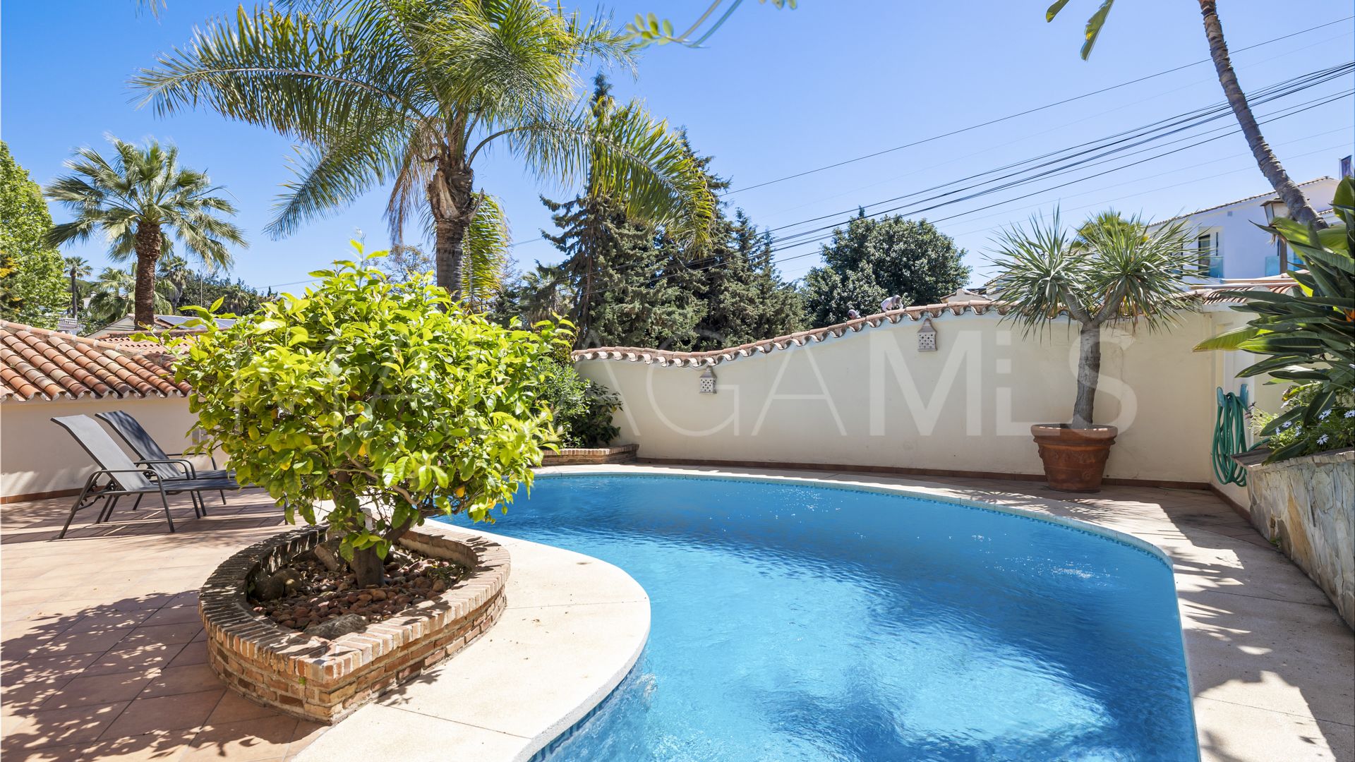 Se vende villa de 5 bedrooms in Nueva Andalucia