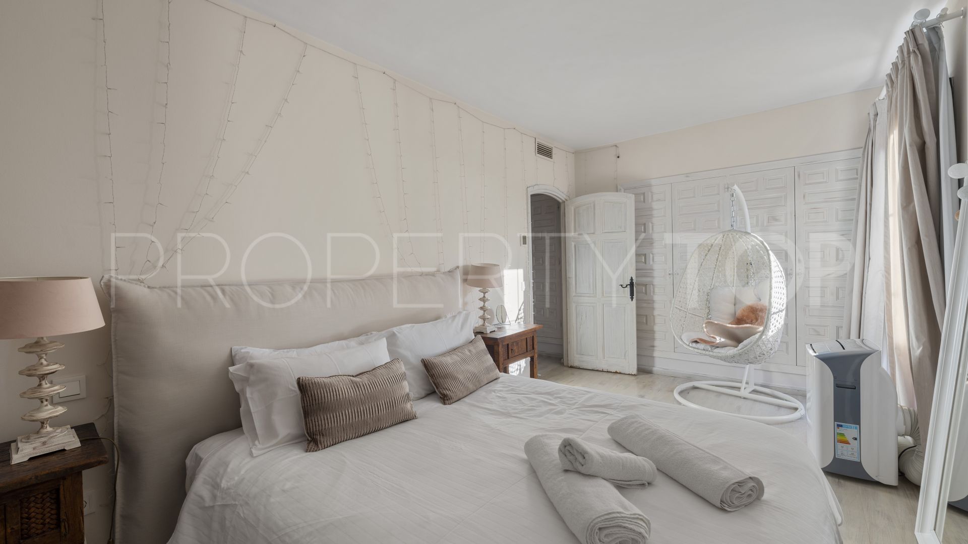 Villa for sale in El Madroñal with 8 bedrooms