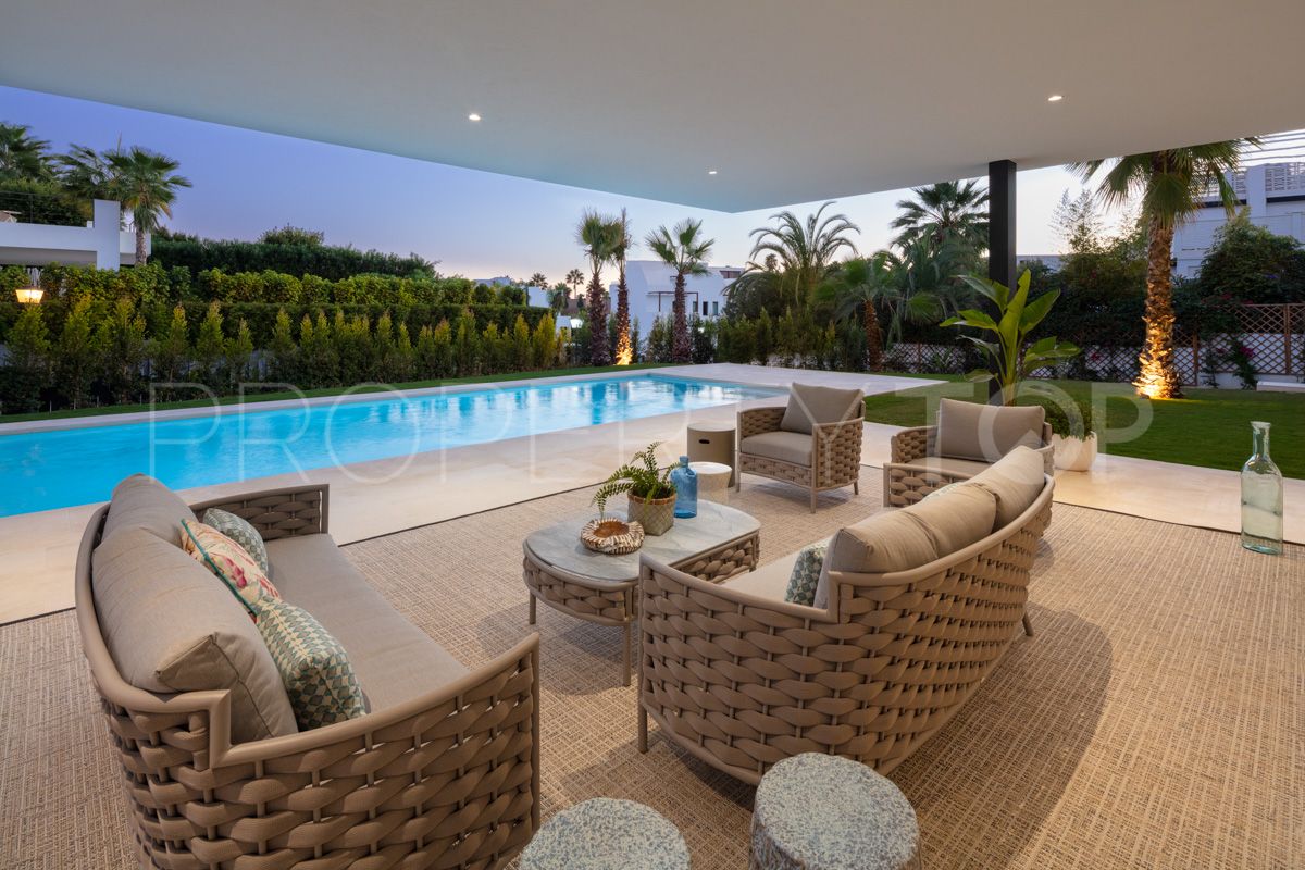 For sale 5 bedrooms villa in Nueva Andalucia