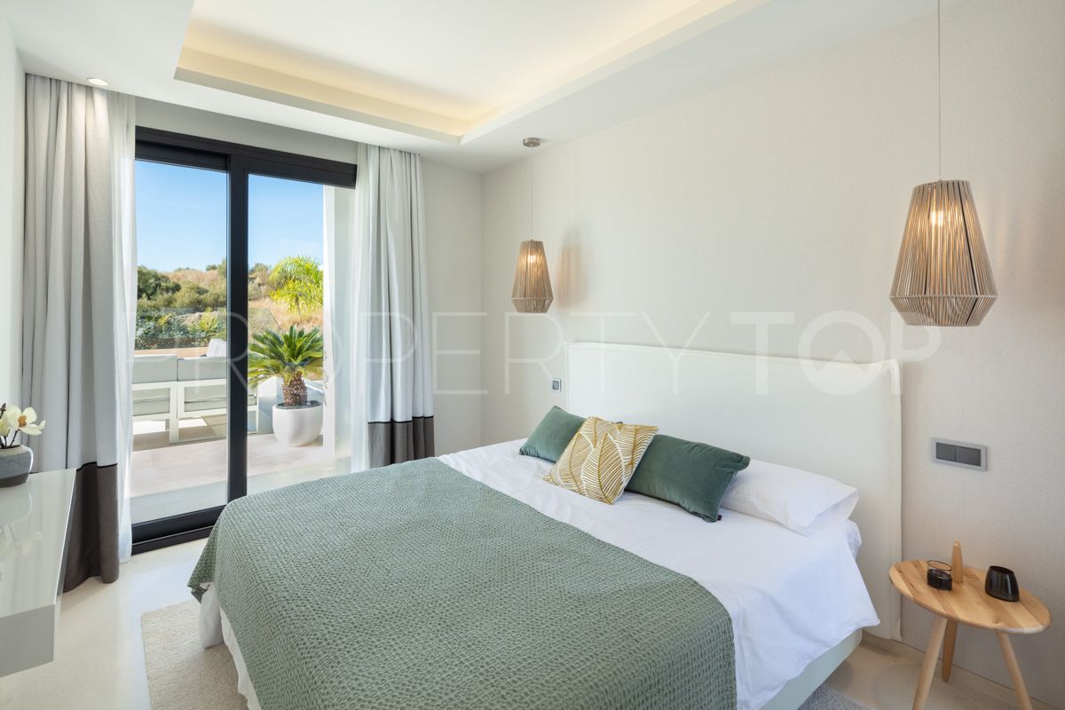 Se vende villa de 5 dormitorios en Nueva Andalucia