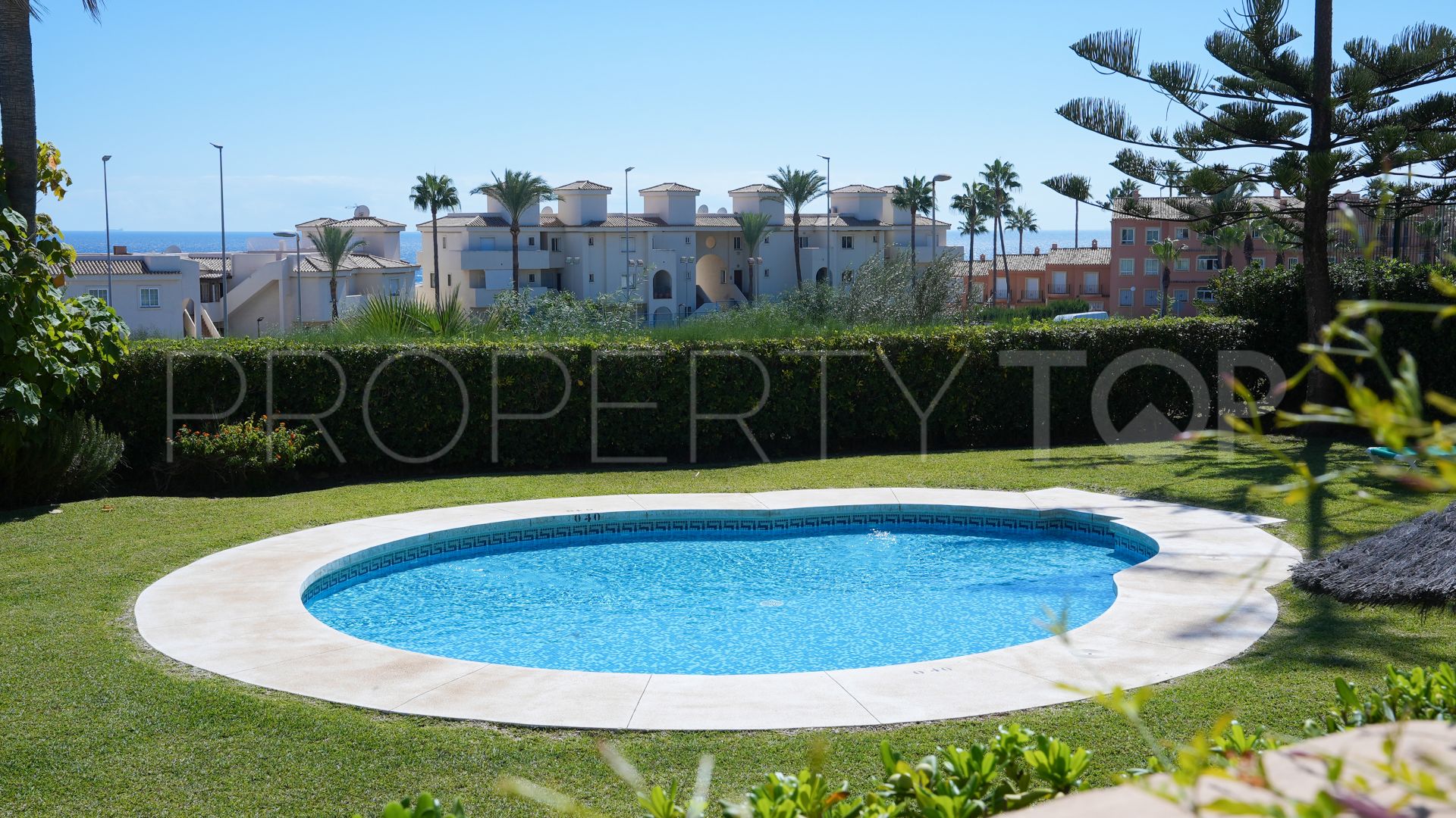 2 bedrooms Estepona town house for sale
