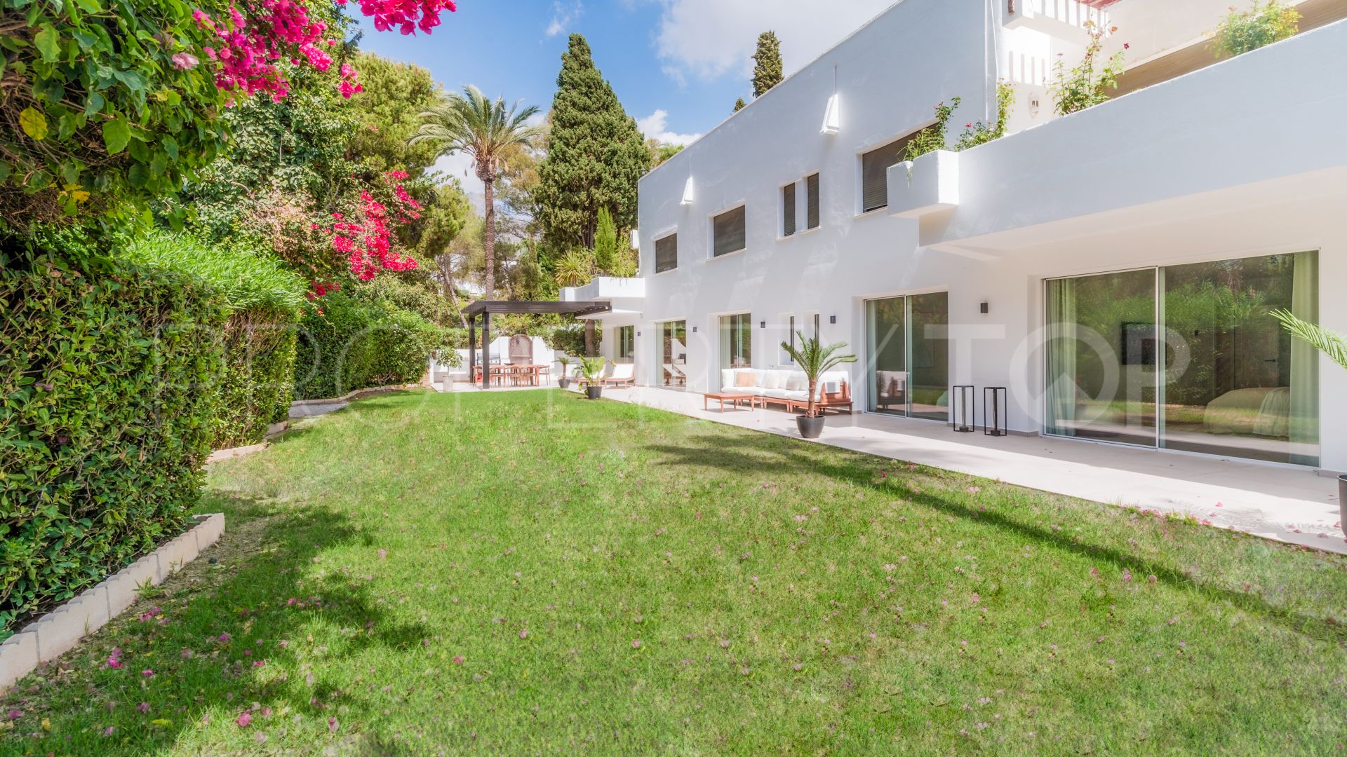 Marbella Golden Mile, apartamento planta baja a la venta de 4 dormitorios