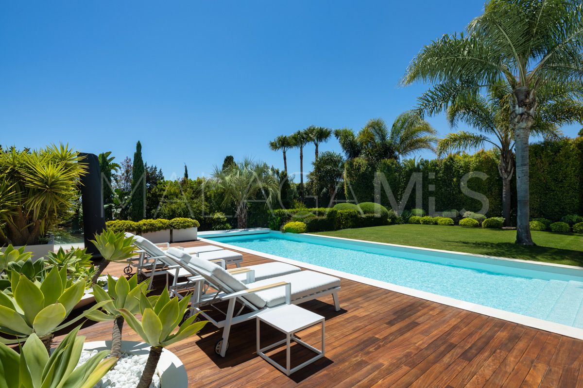 Buy villa in Marbesa with 4 bedrooms