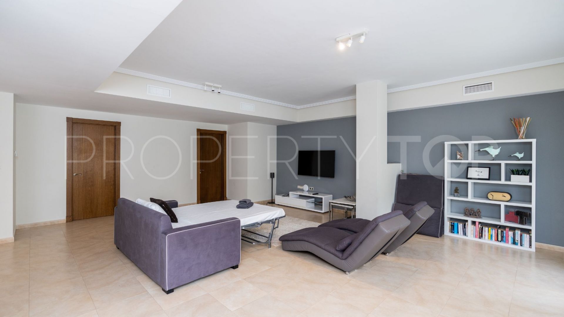 For sale villa in Benahavis with 4 bedrooms